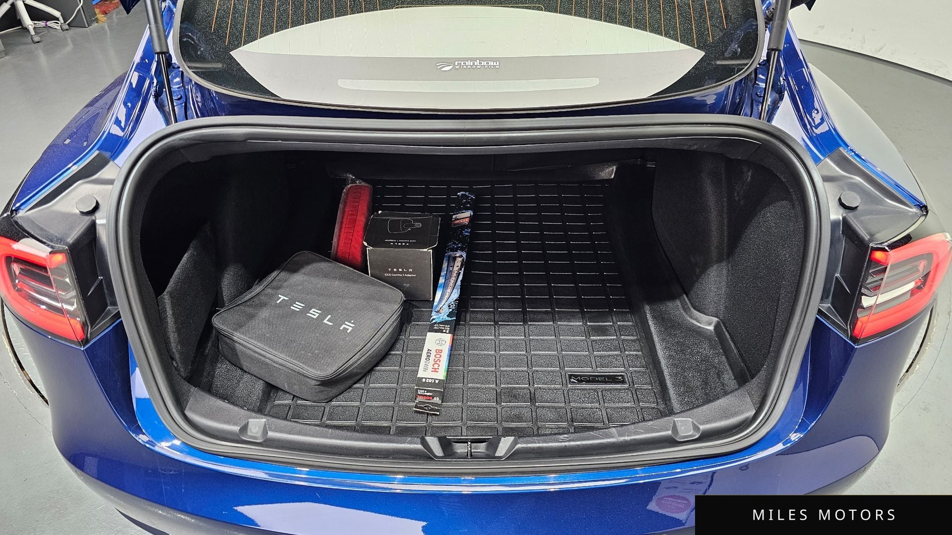 Tesla 모델 3 2020 — миниатюра 26