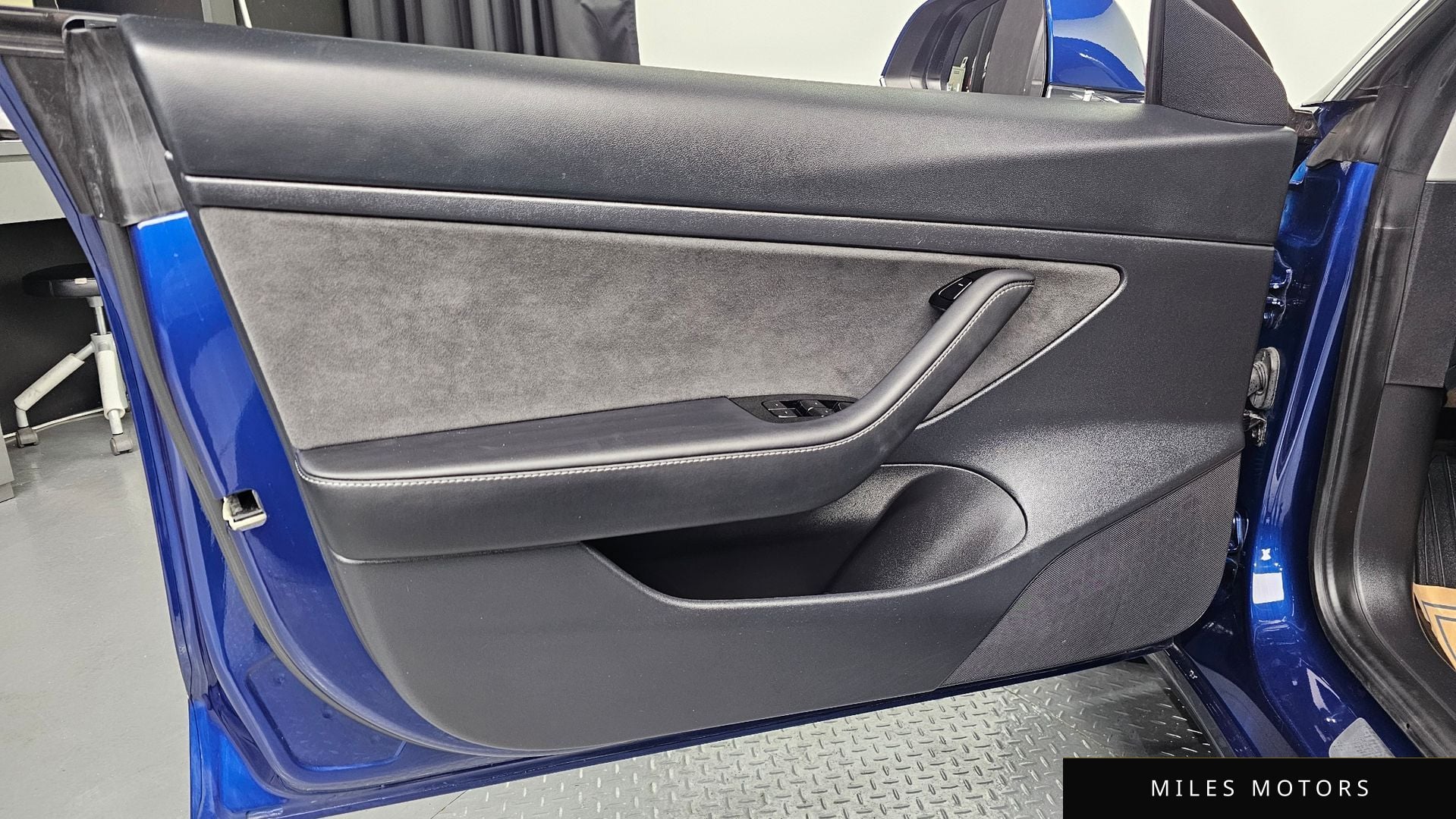 Tesla 모델 3 2020 — миниатюра 14