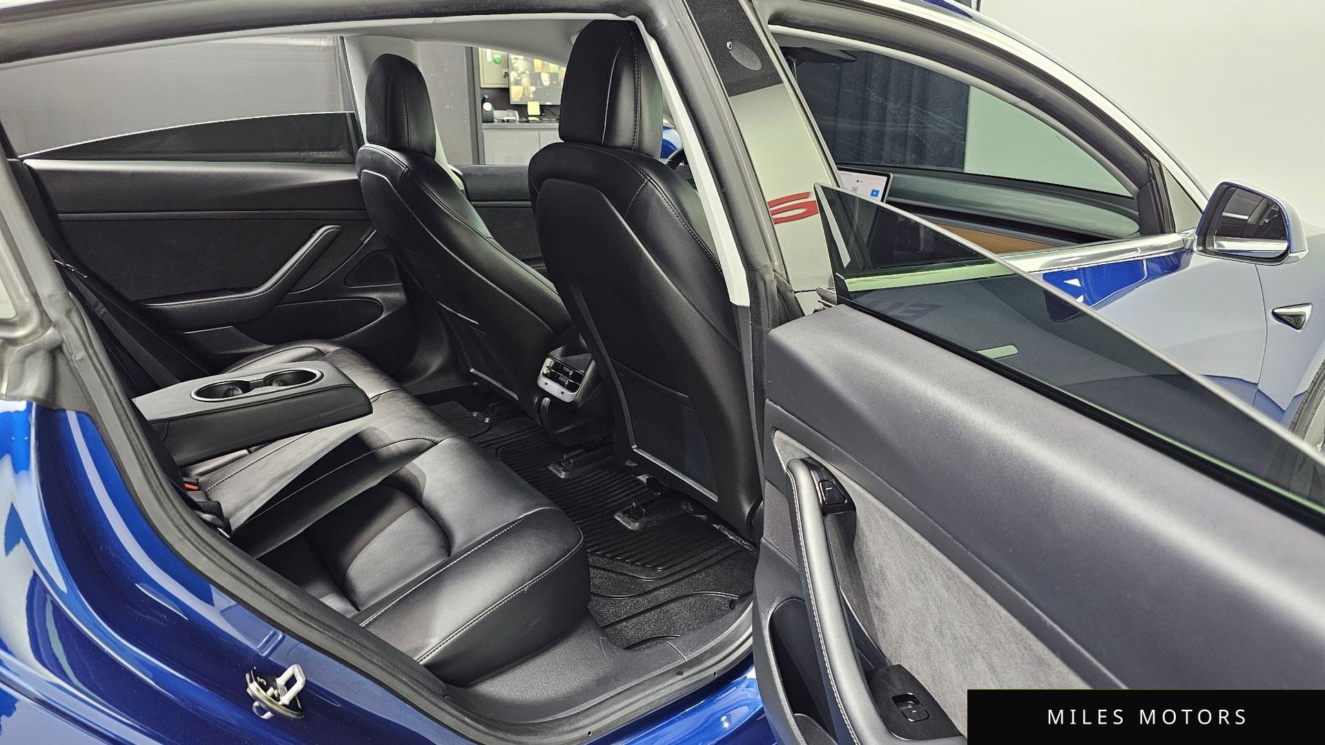 Tesla 모델 3 2020 — миниатюра 31
