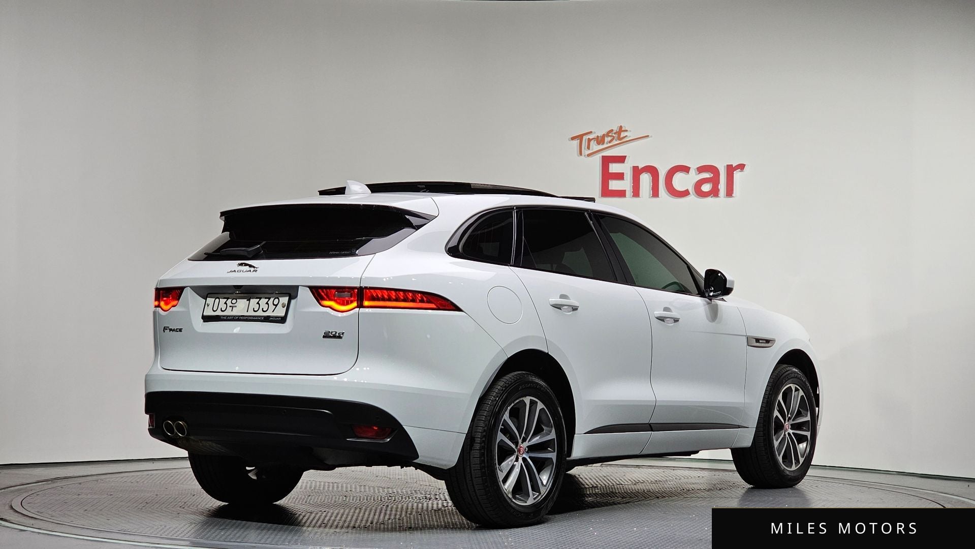 Jaguar F-PACE 2017 — миниатюра 2