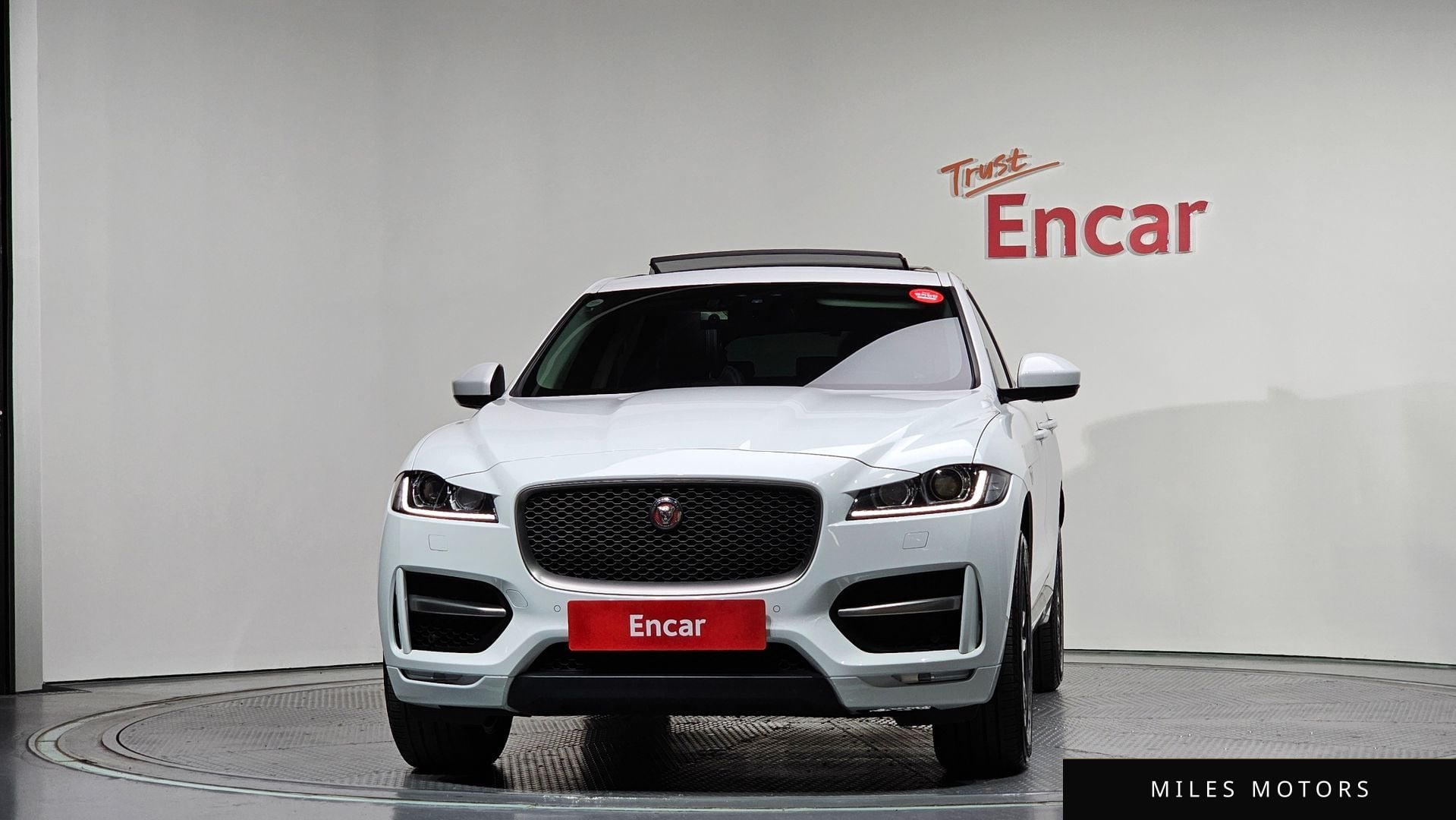 Jaguar F-PACE 2017 — миниатюра 3