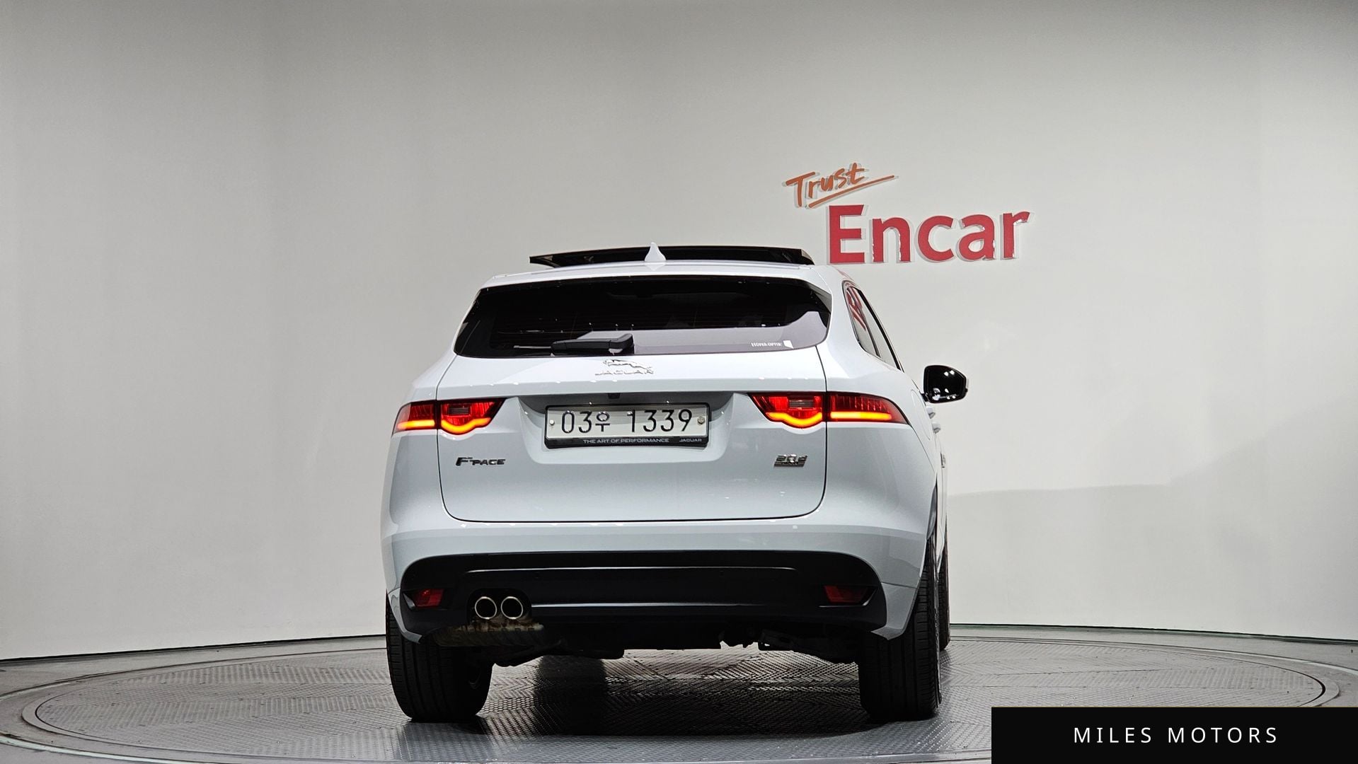 Jaguar F-PACE 2017 — миниатюра 4