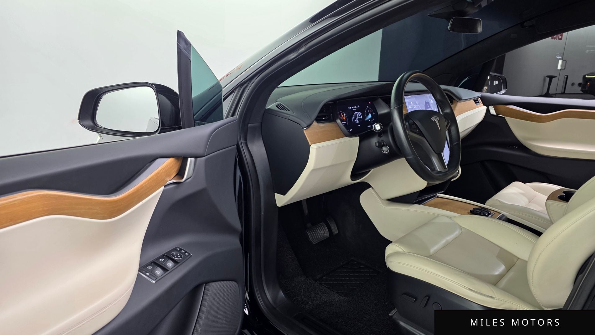 Tesla Model X 2020 — миниатюра 10
