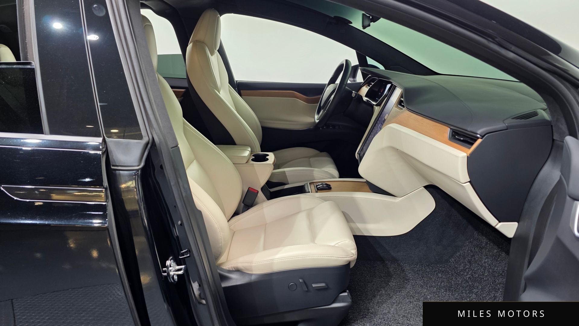 Tesla Model X 2020 — миниатюра 11