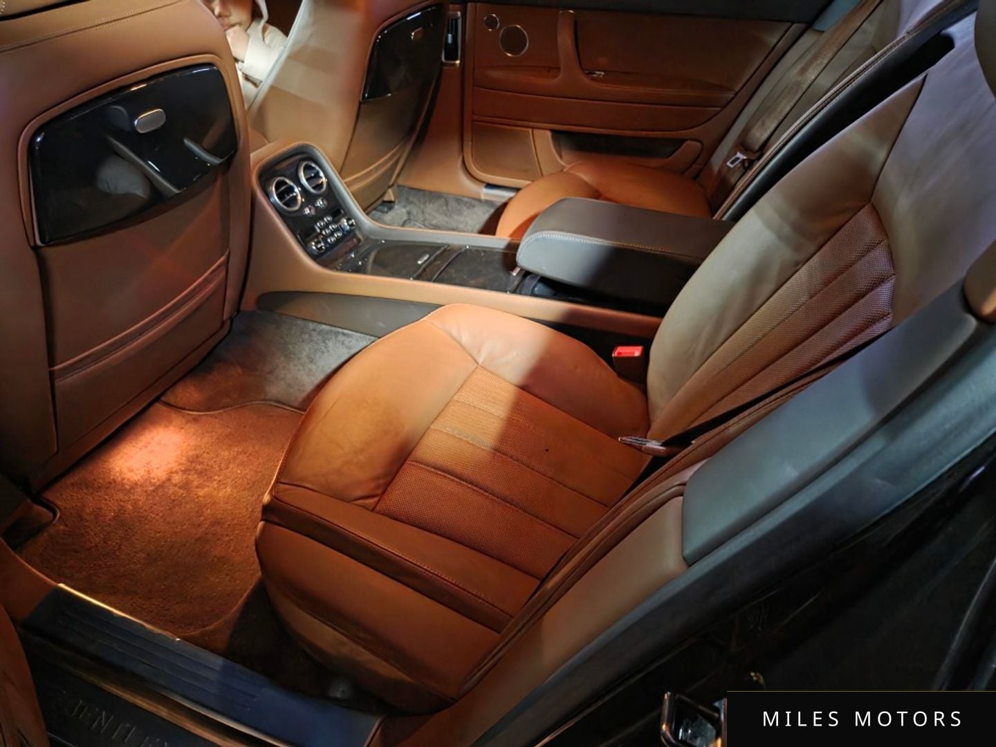 Bentley 플라잉스퍼 2011 — миниатюра 13