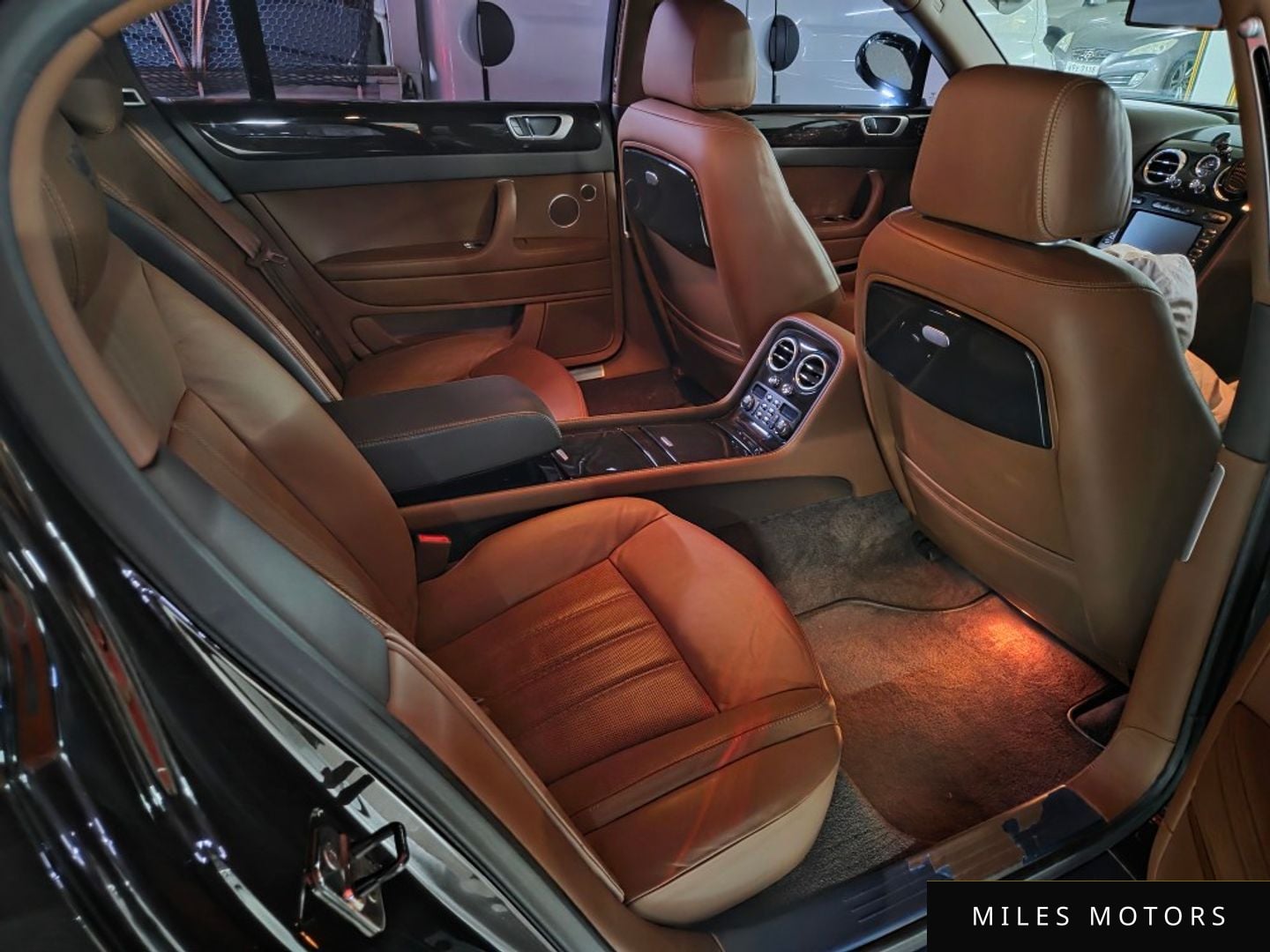 Bentley 플라잉스퍼 2011 — миниатюра 14