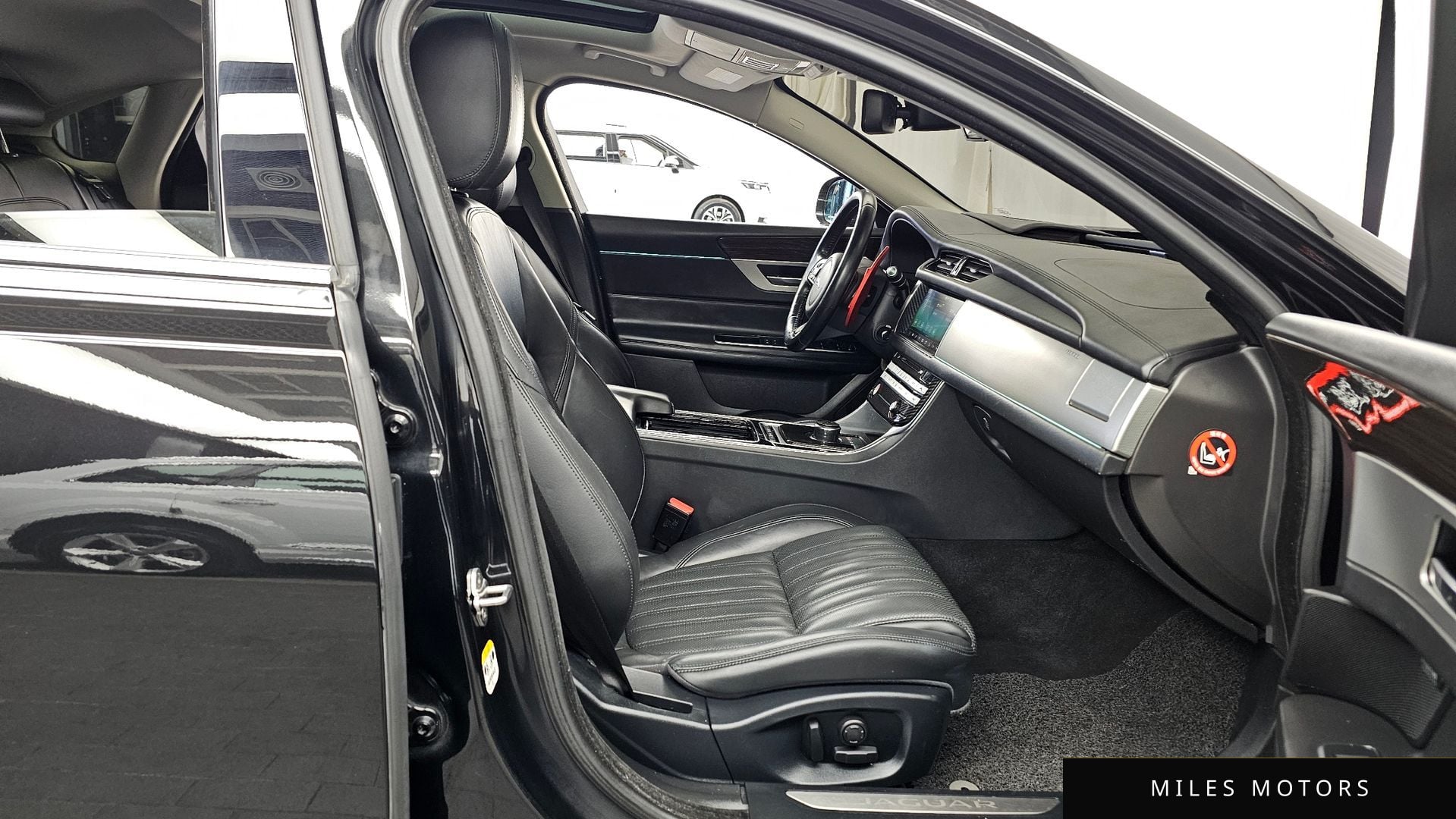Jaguar XF (X260) 2017 — миниатюра 11
