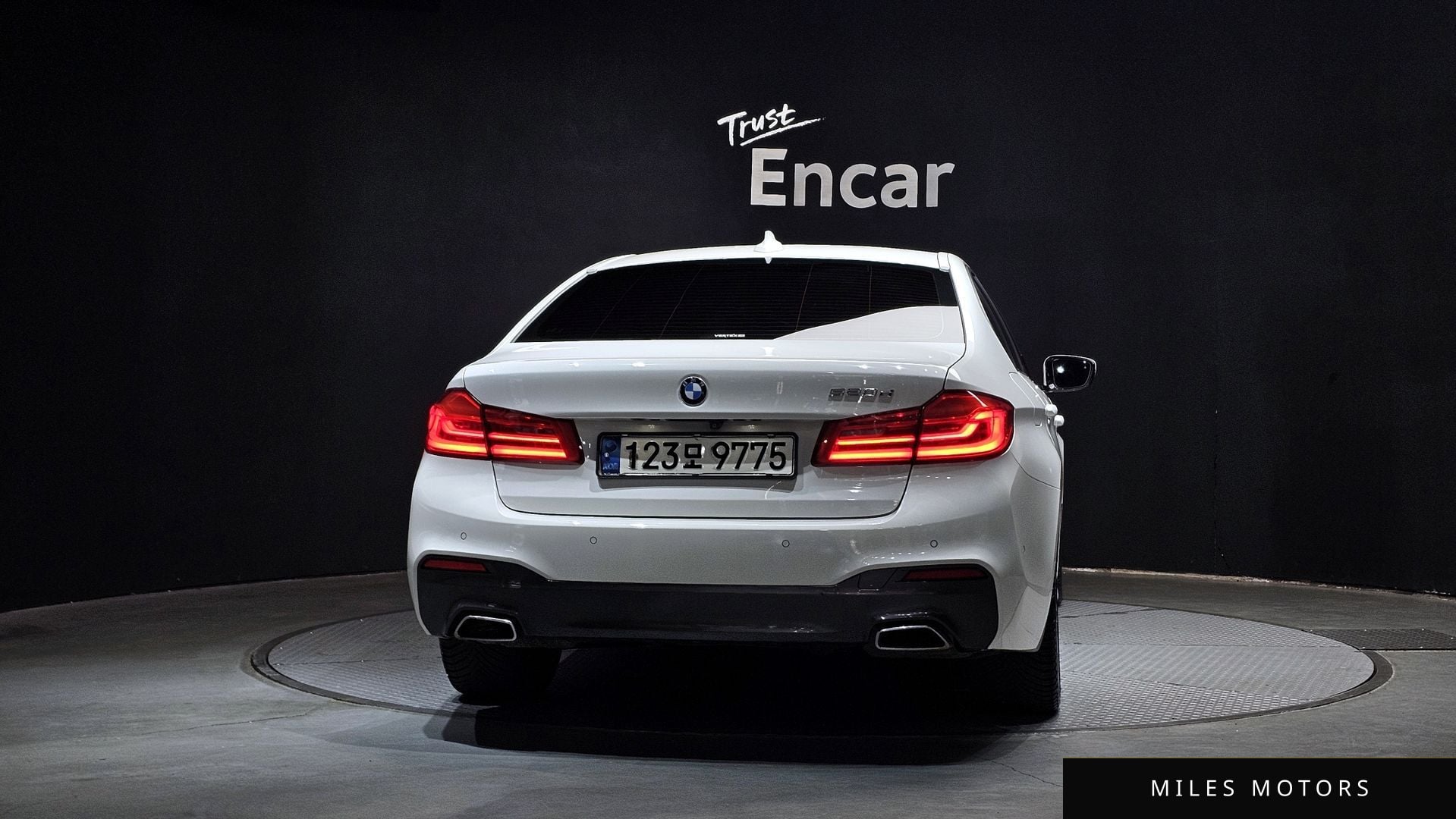BMW 5 Series (G30) 2020 — миниатюра 4