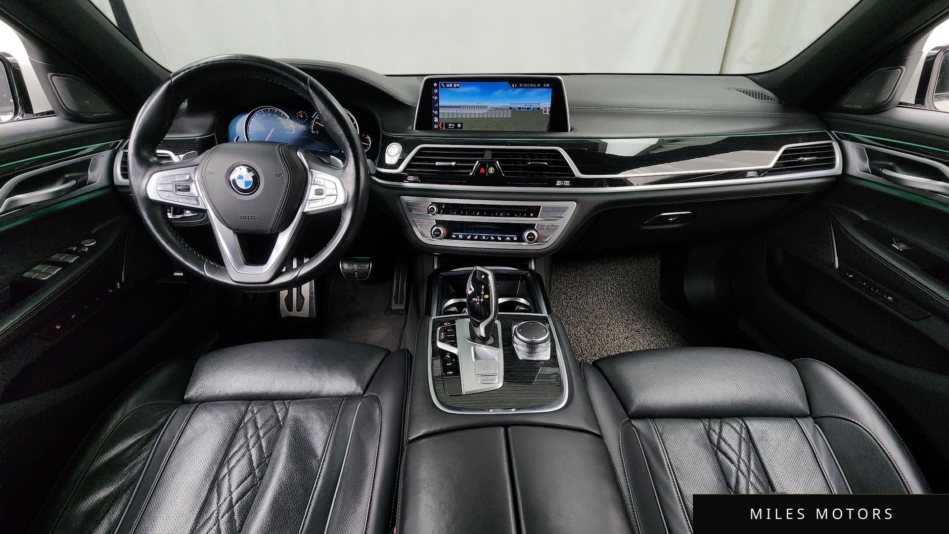 BMW 7 Series (G11) 2018 — миниатюра 7