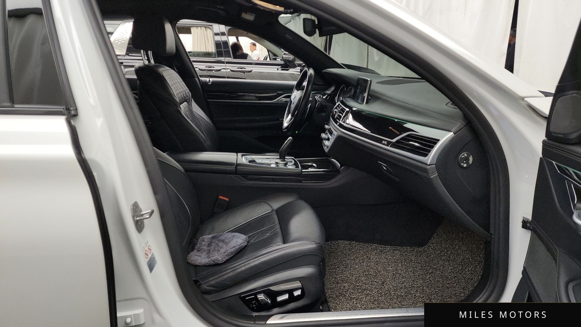 BMW 7 Series (G11) 2018 — миниатюра 11