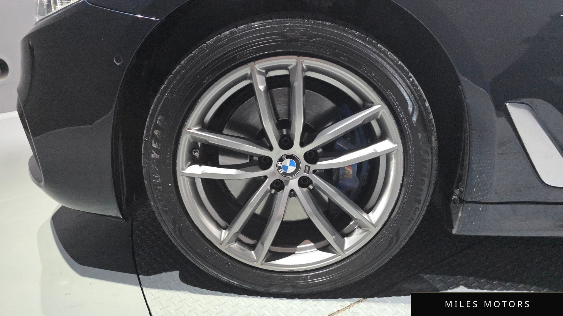BMW 5 Series (G30) 2018 — миниатюра 5