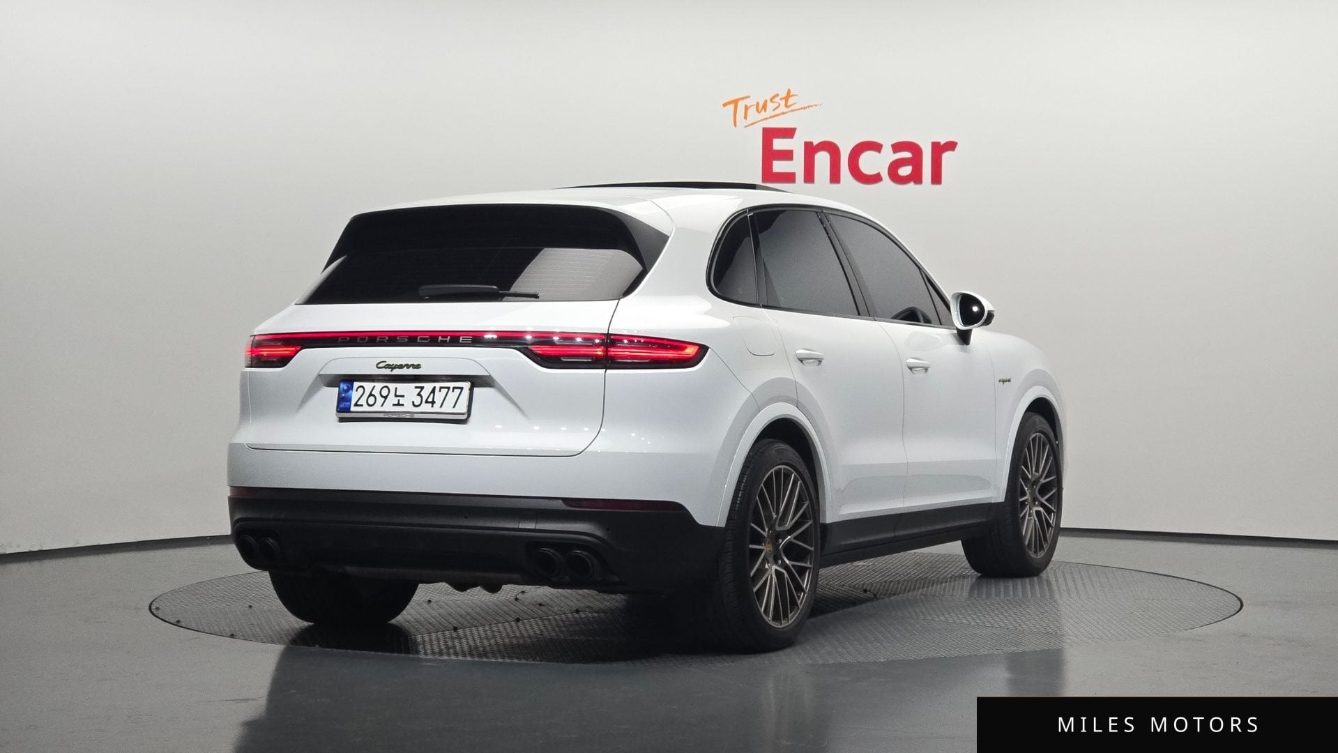 Porsche Cayenne 2023 — миниатюра 2