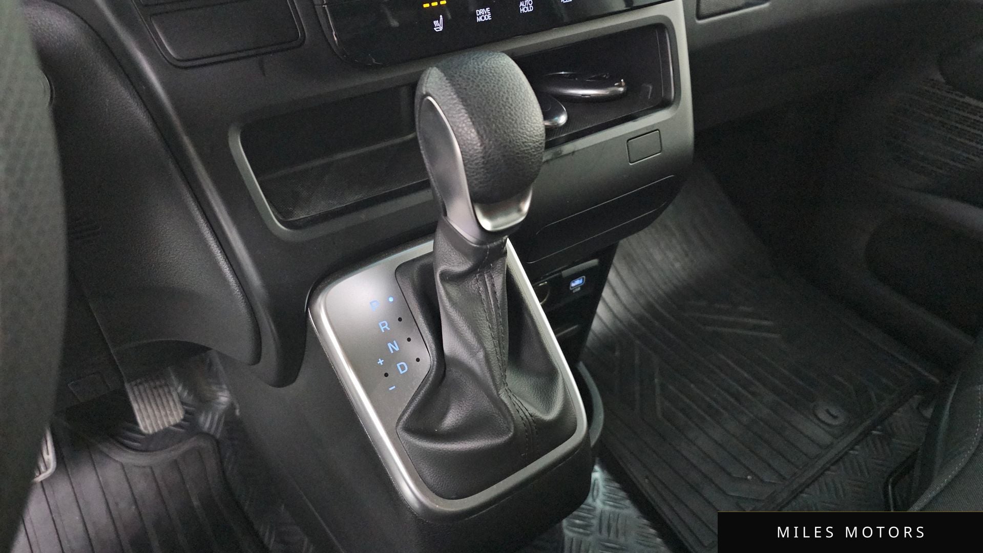 Hyundai Staria 2025 — миниатюра 12