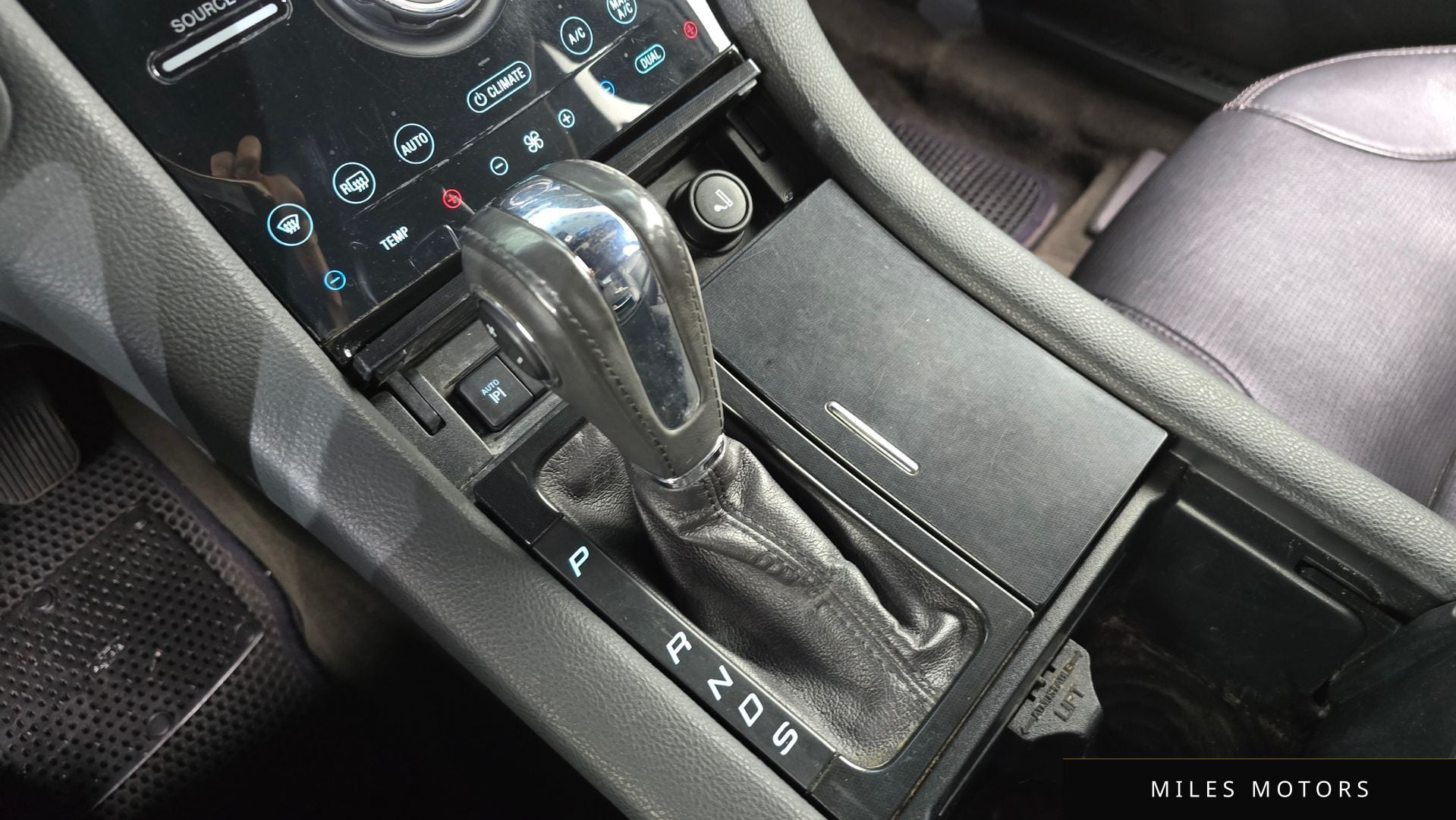 Ford Taurus 2015 — миниатюра 9