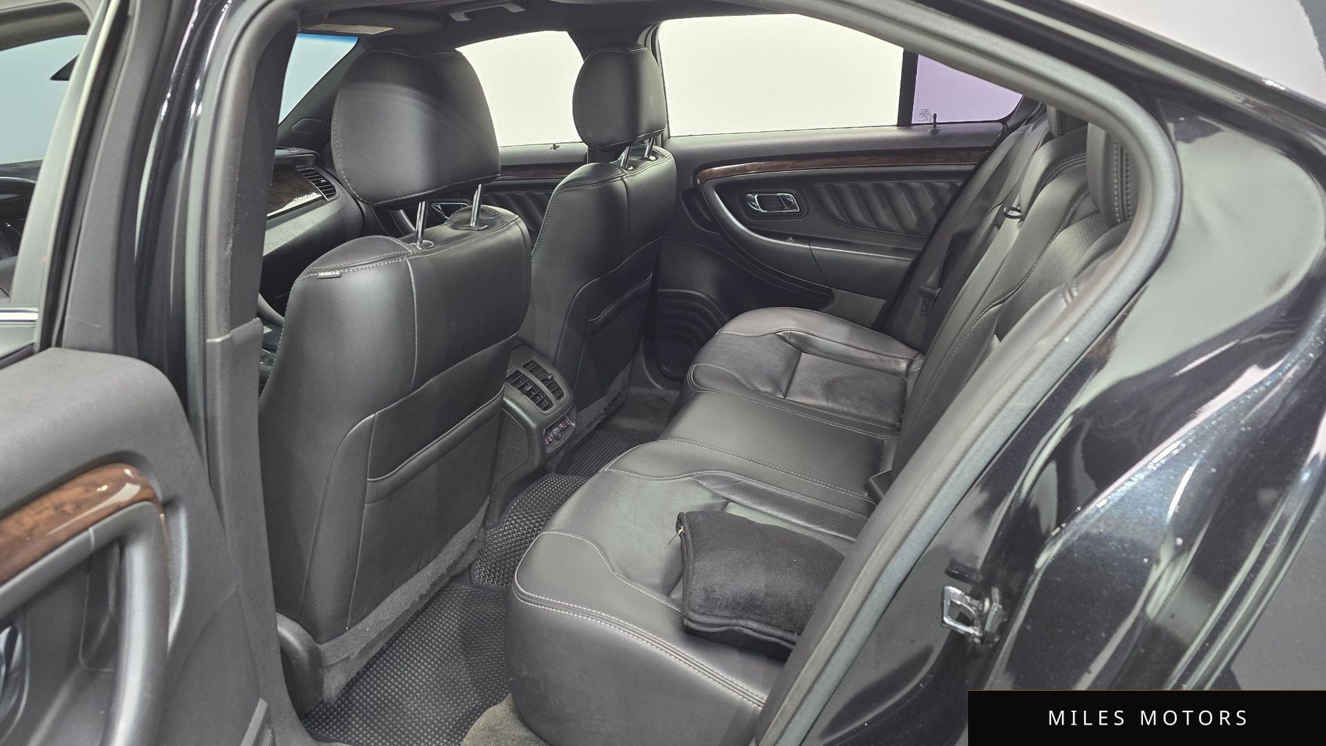 Ford Taurus 2015 — миниатюра 12