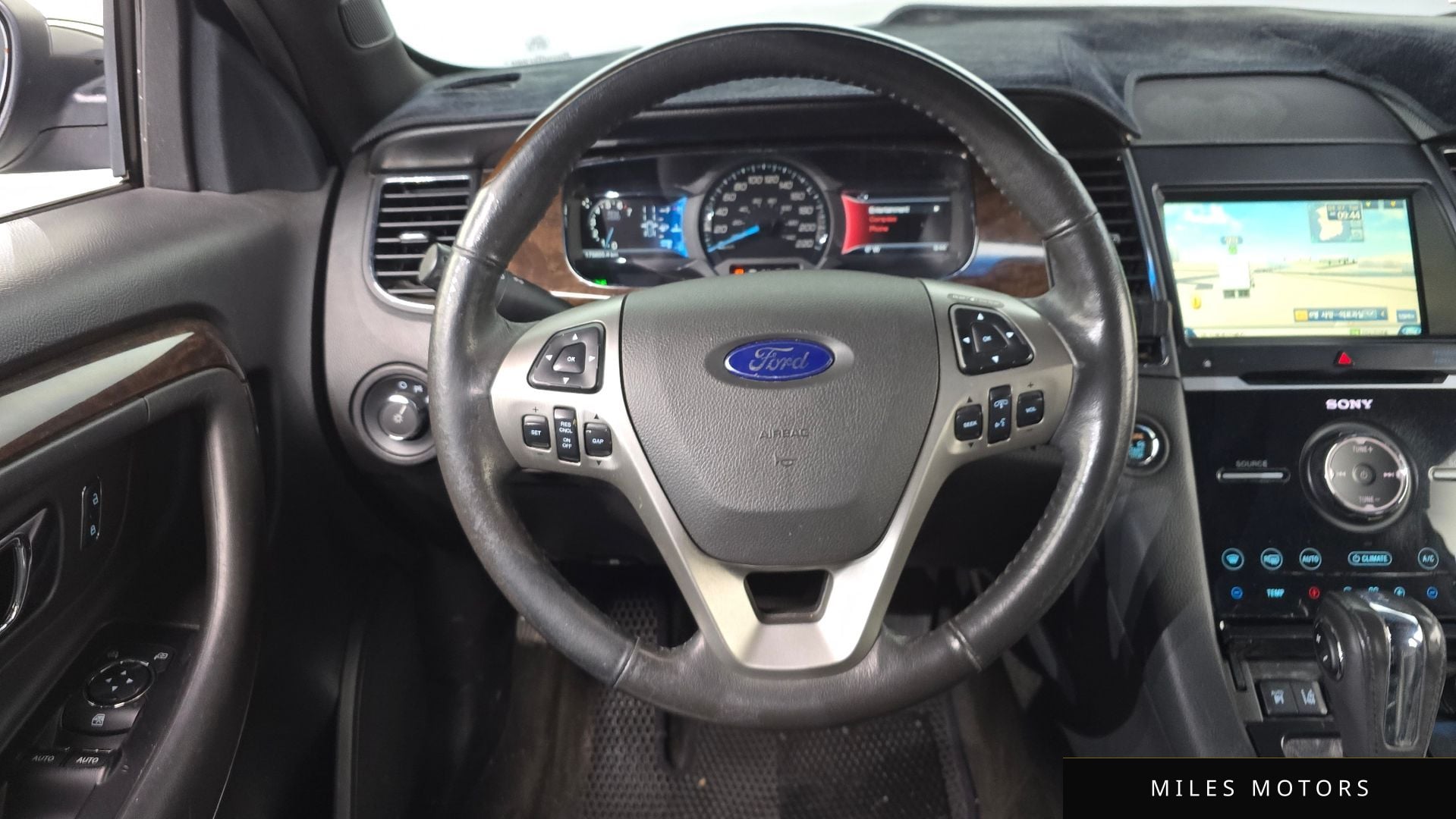 Ford Taurus 2015 — миниатюра 13