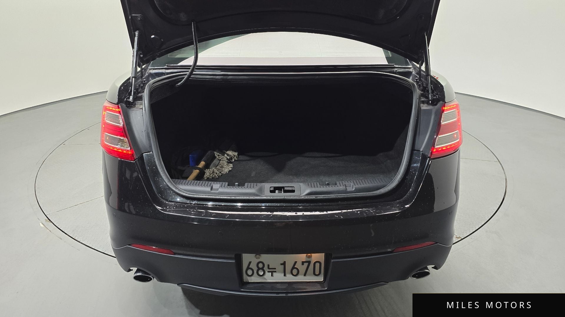 Ford Taurus 2015 — миниатюра 20