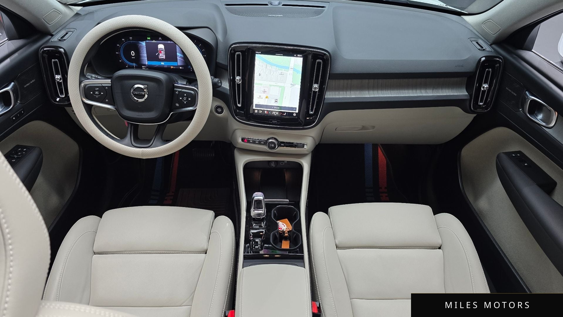 Volvo XC40 2025 — миниатюра 10