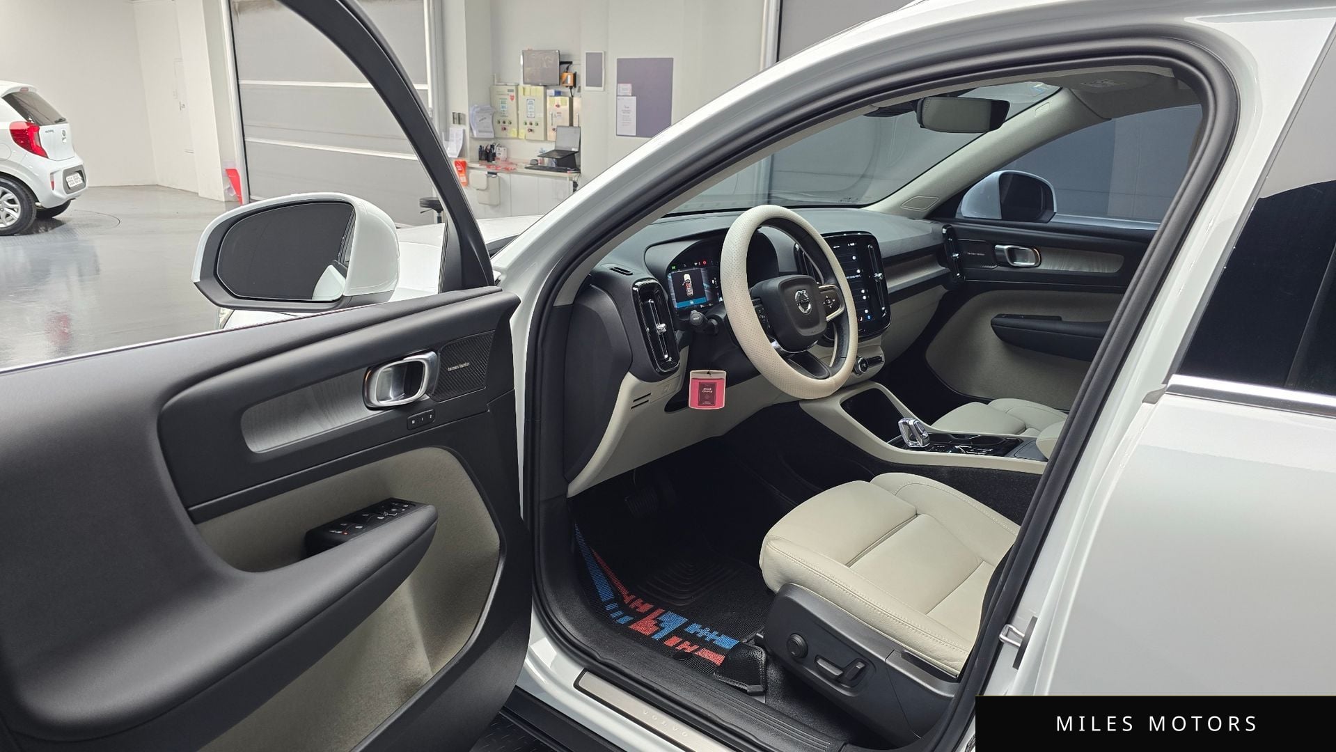 Volvo XC40 2025 — миниатюра 13