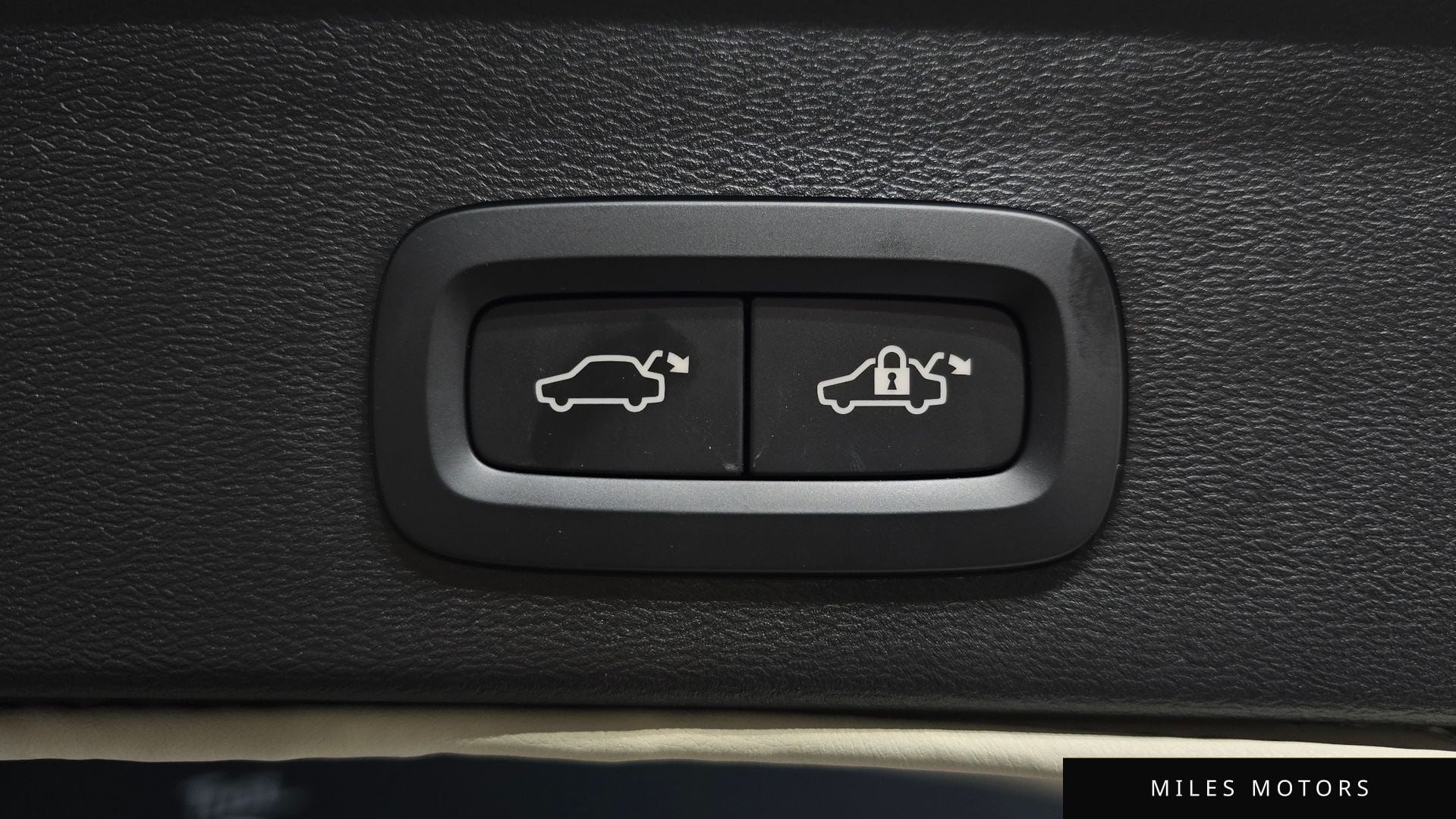 Volvo XC40 2025 — миниатюра 25