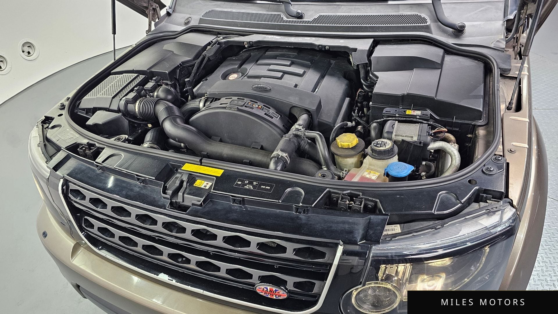 Land Rover Discovery 2014 — миниатюра 6