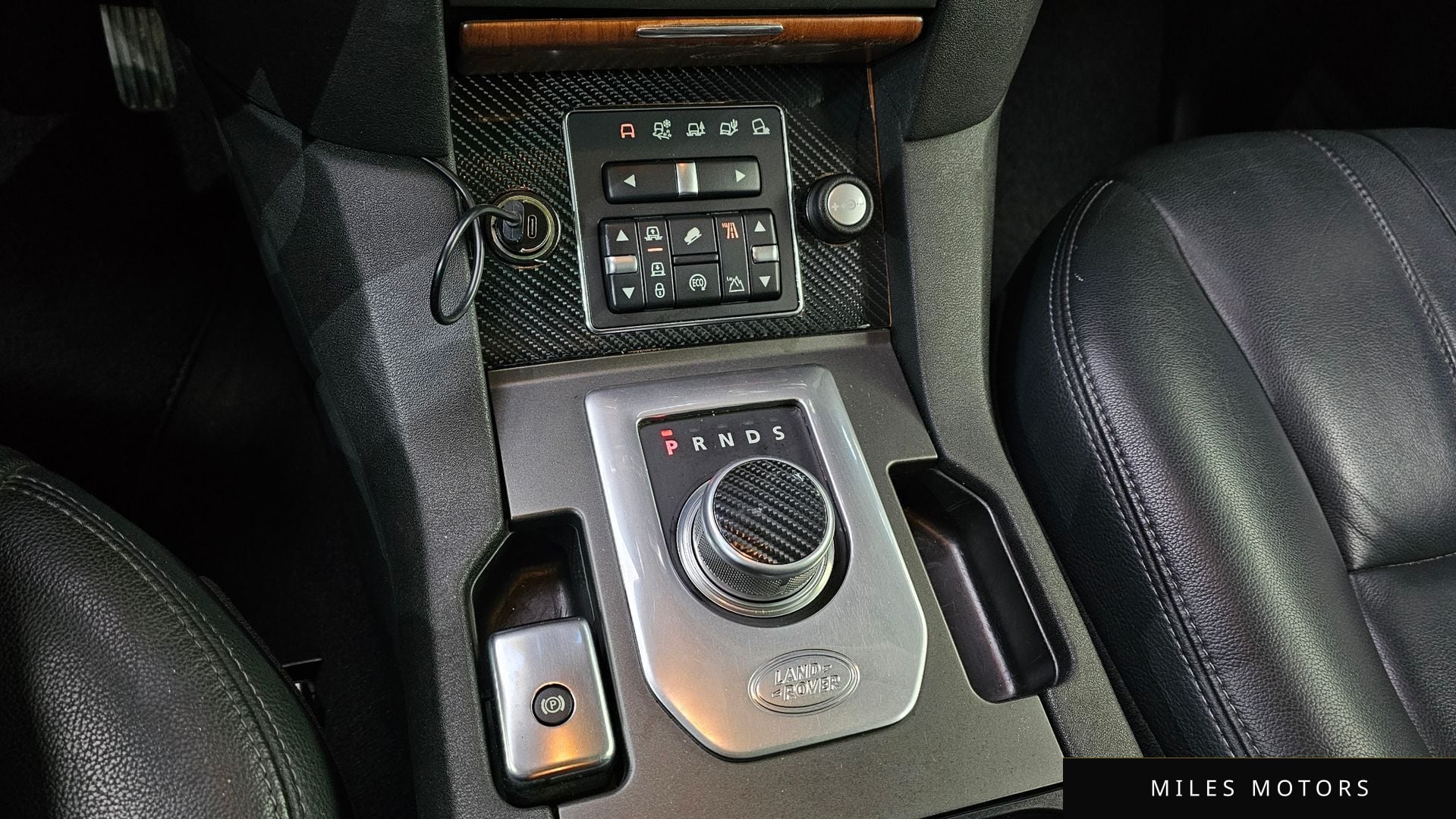 Land Rover Discovery 2014 — миниатюра 9
