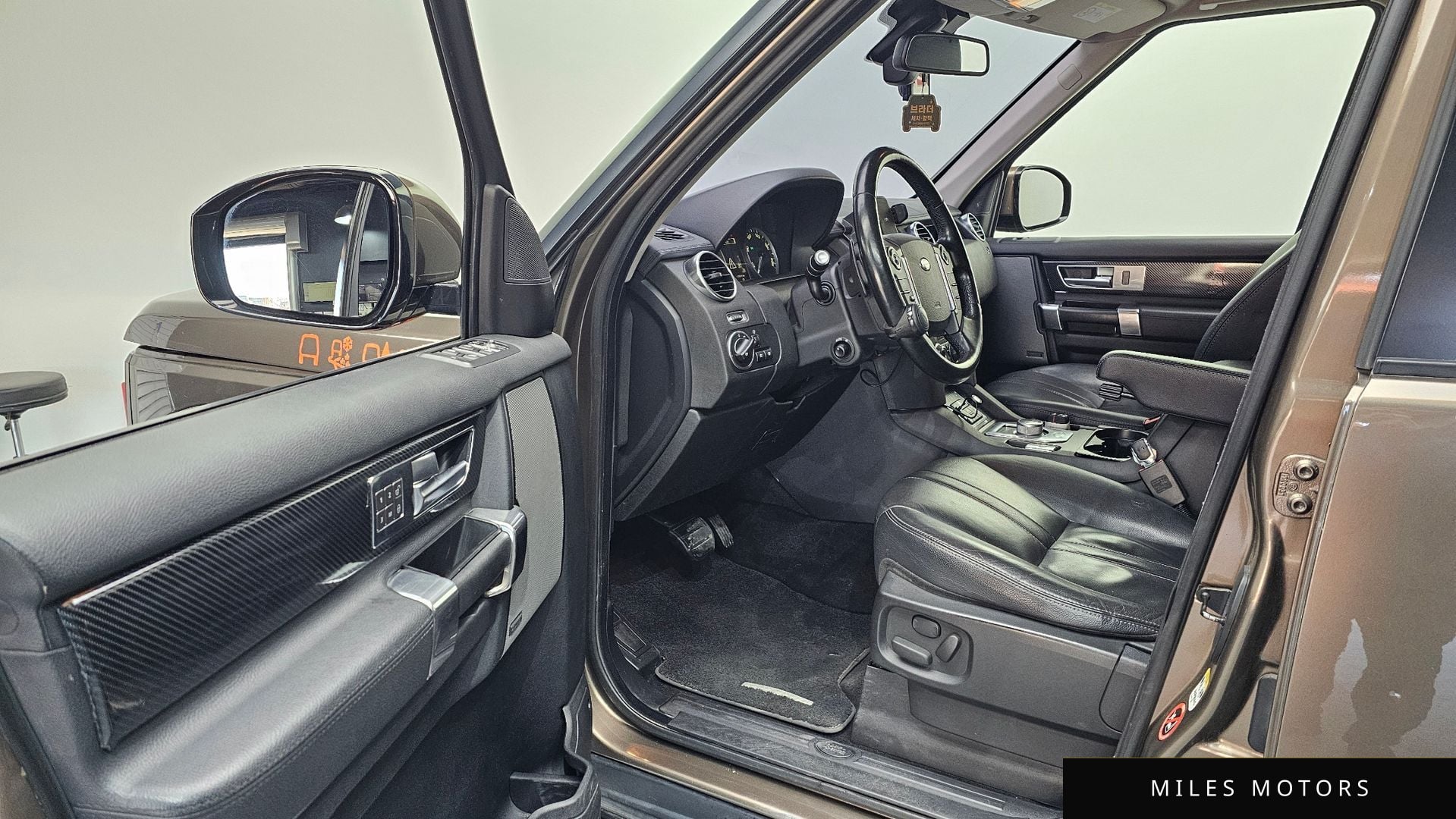 Land Rover Discovery 2014 — миниатюра 10