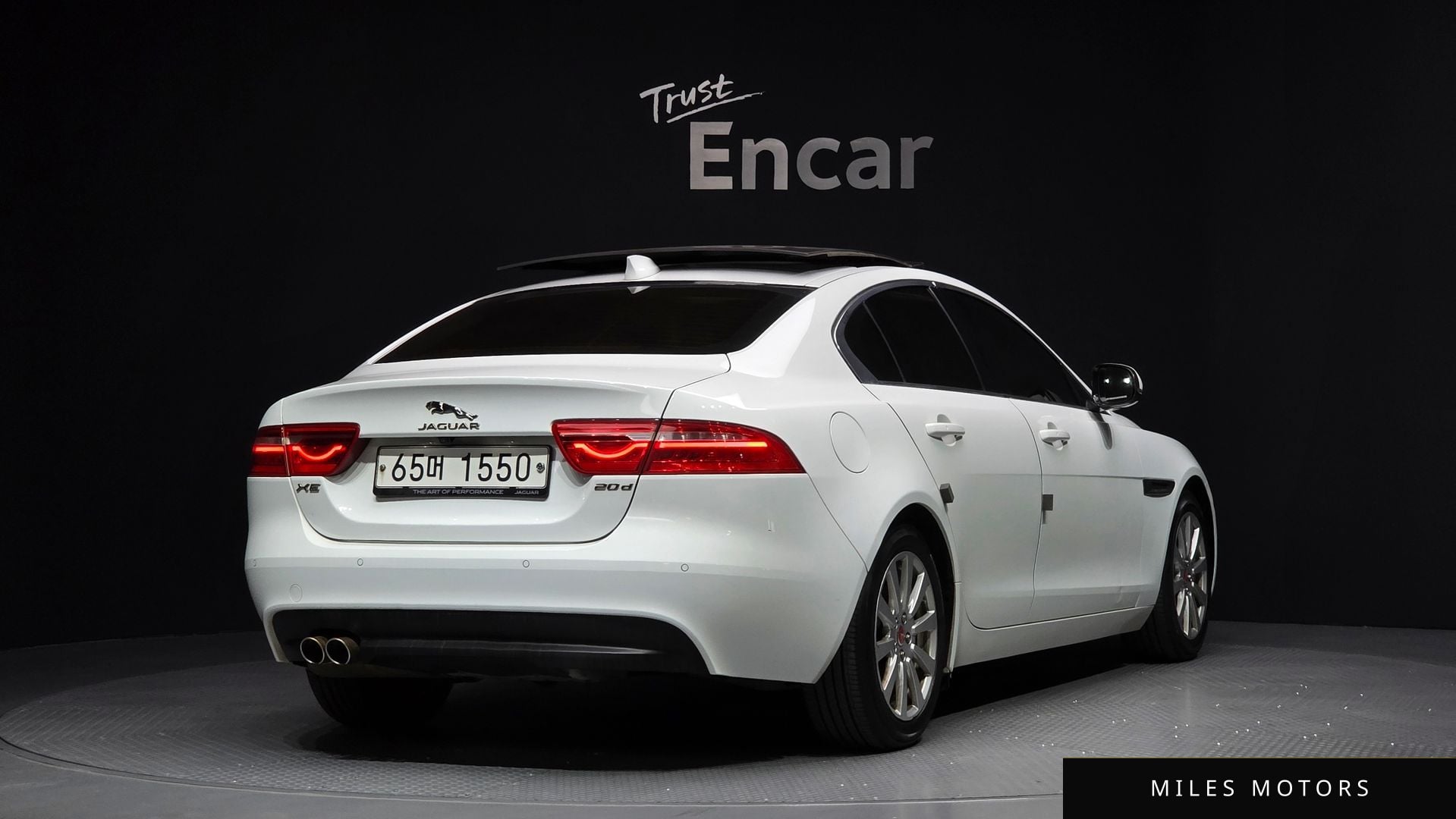 Jaguar XE 2017 — миниатюра 2