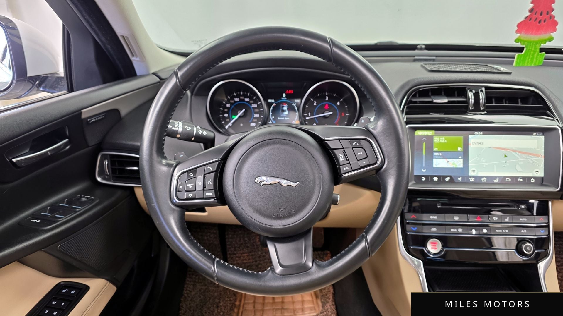 Jaguar XE 2017 — миниатюра 13