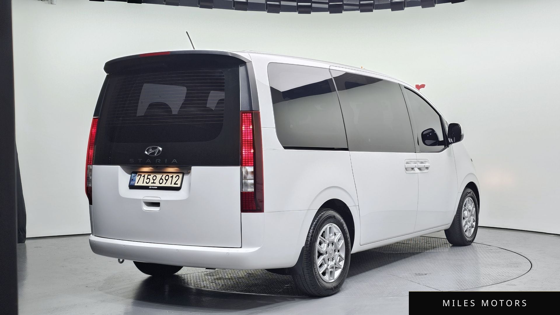 Hyundai Staria 2023 — миниатюра 2