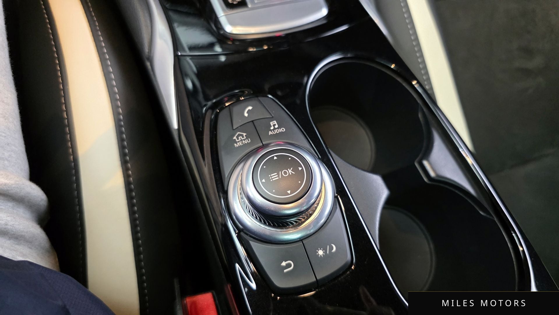 Infiniti Q30 2019 — миниатюра 12