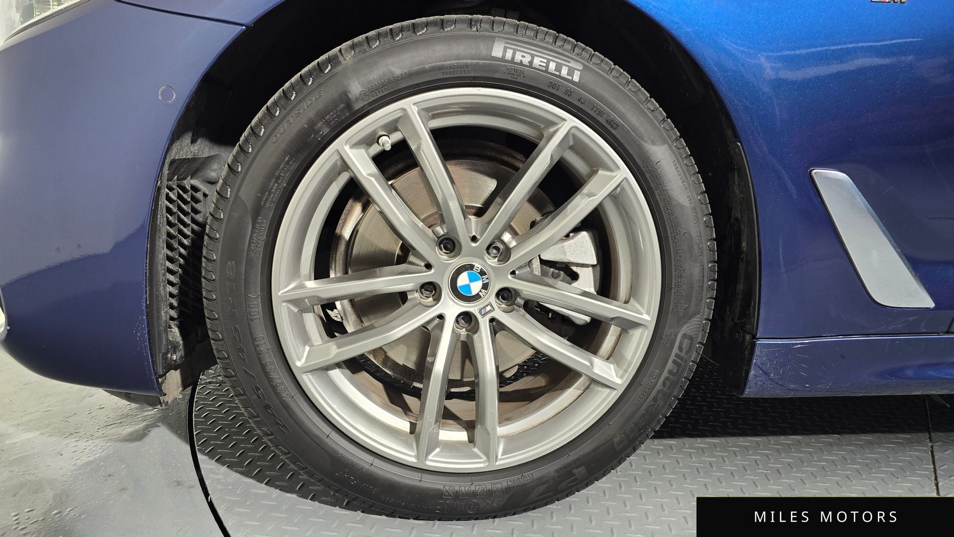 BMW 5 Series (G30) 2020 — миниатюра 5