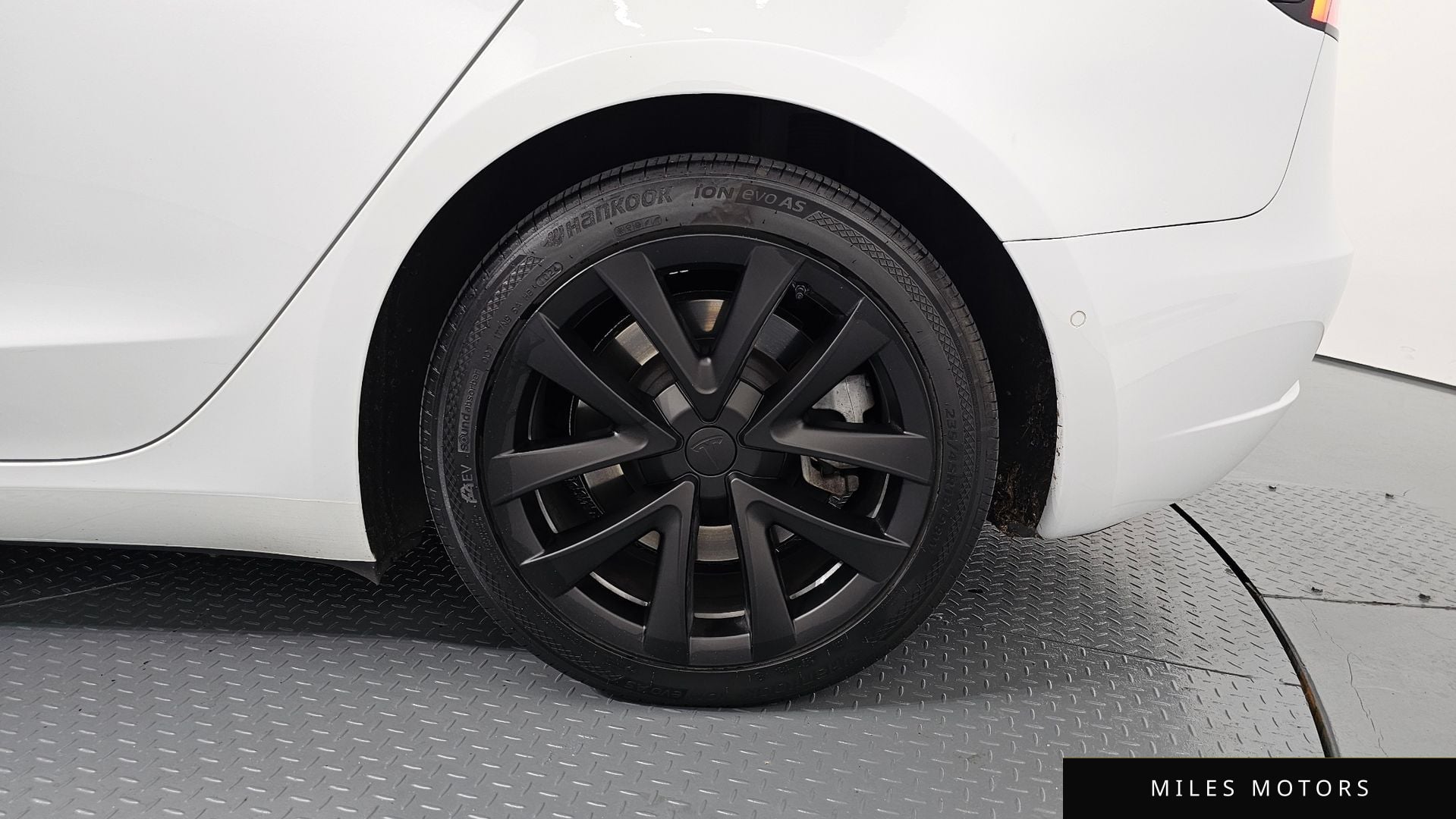 Tesla Model 3 2020 — миниатюра 7