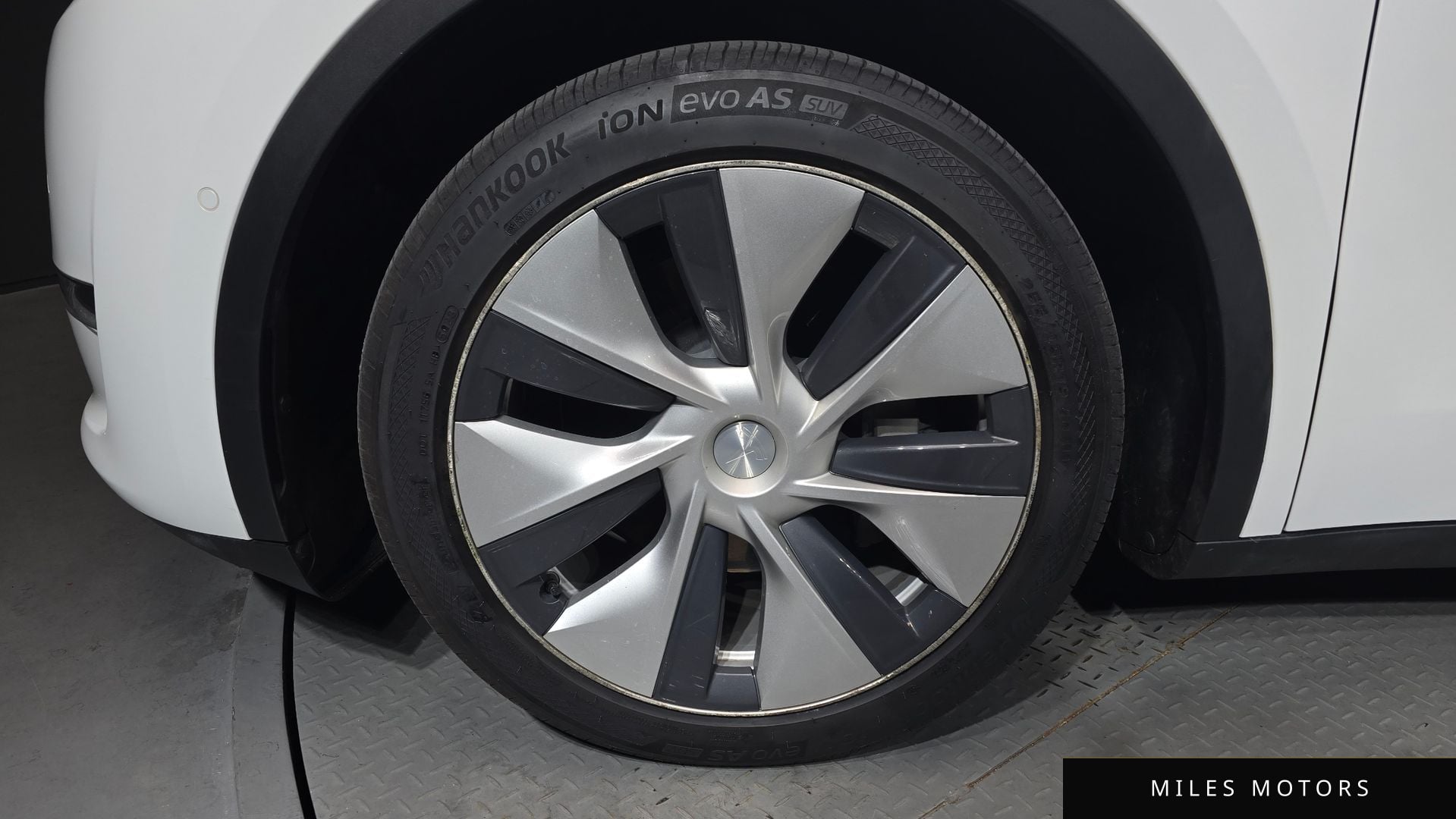 Tesla Model Y 2021 — миниатюра 5