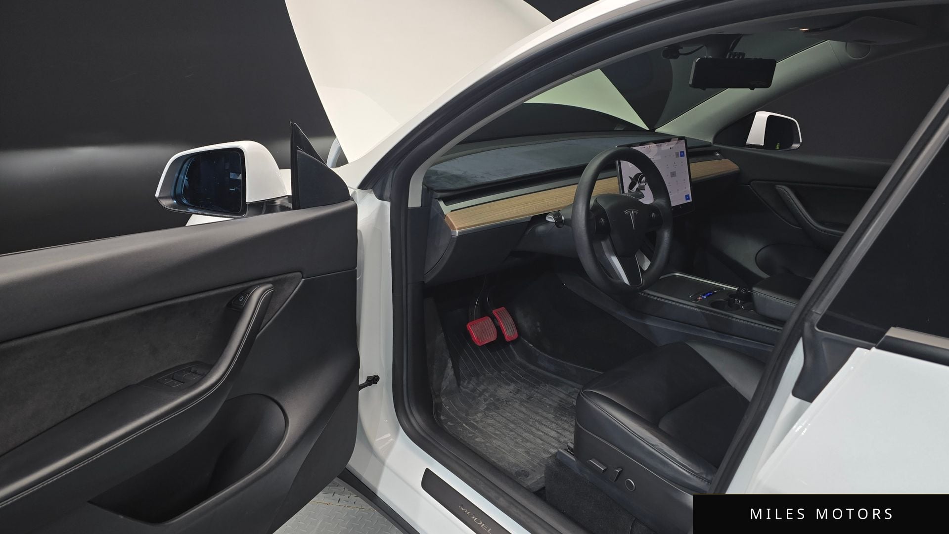 Tesla Model Y 2021 — миниатюра 10
