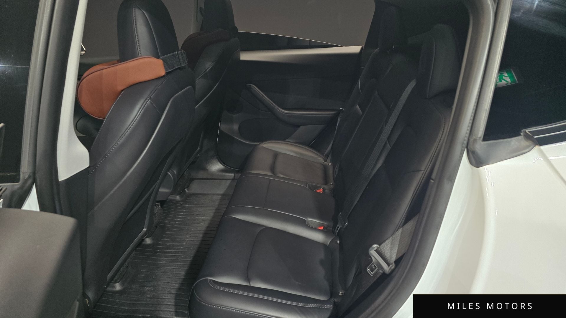 Tesla Model Y 2021 — миниатюра 11