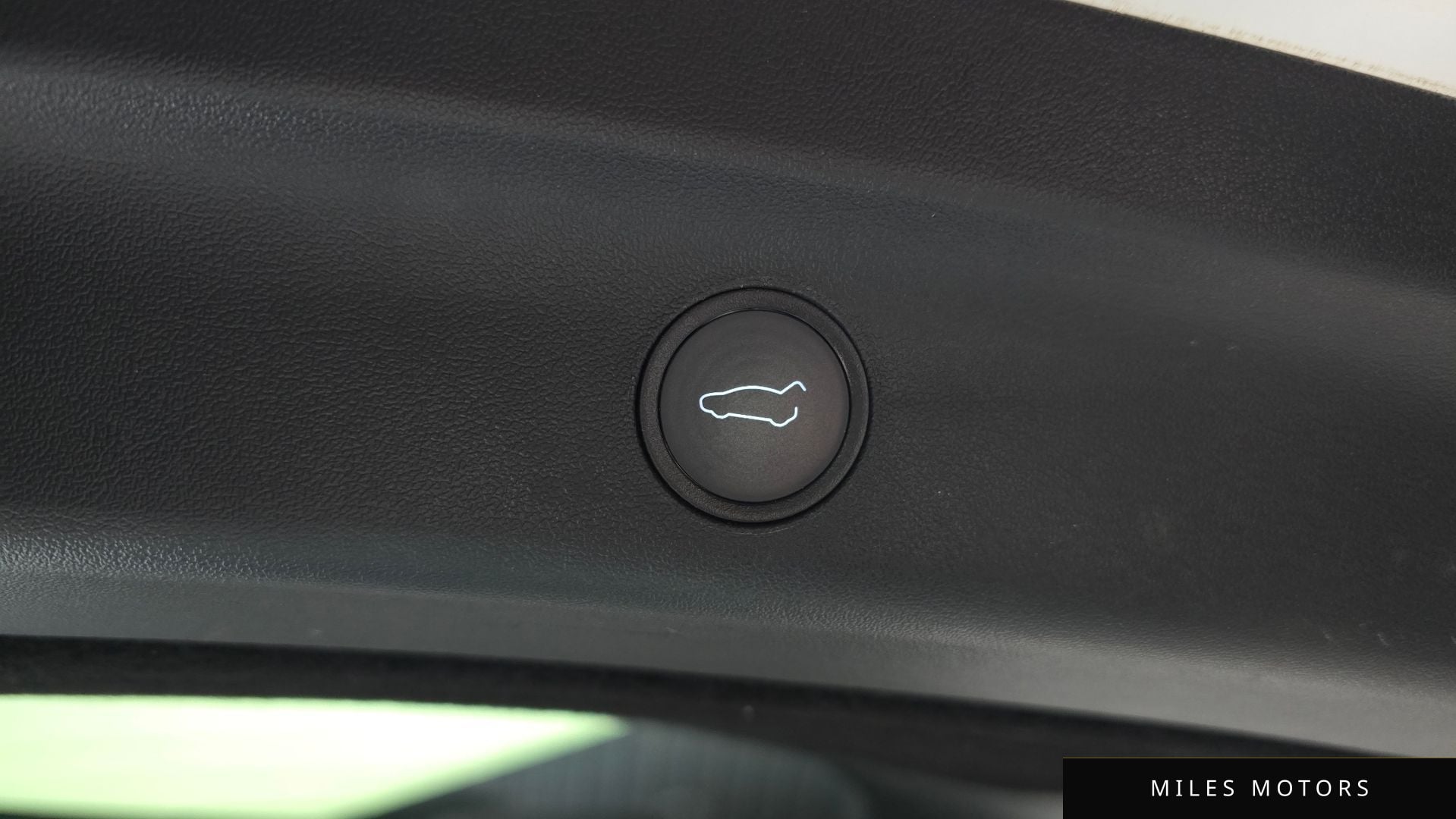 Tesla Model Y 2021 — миниатюра 20
