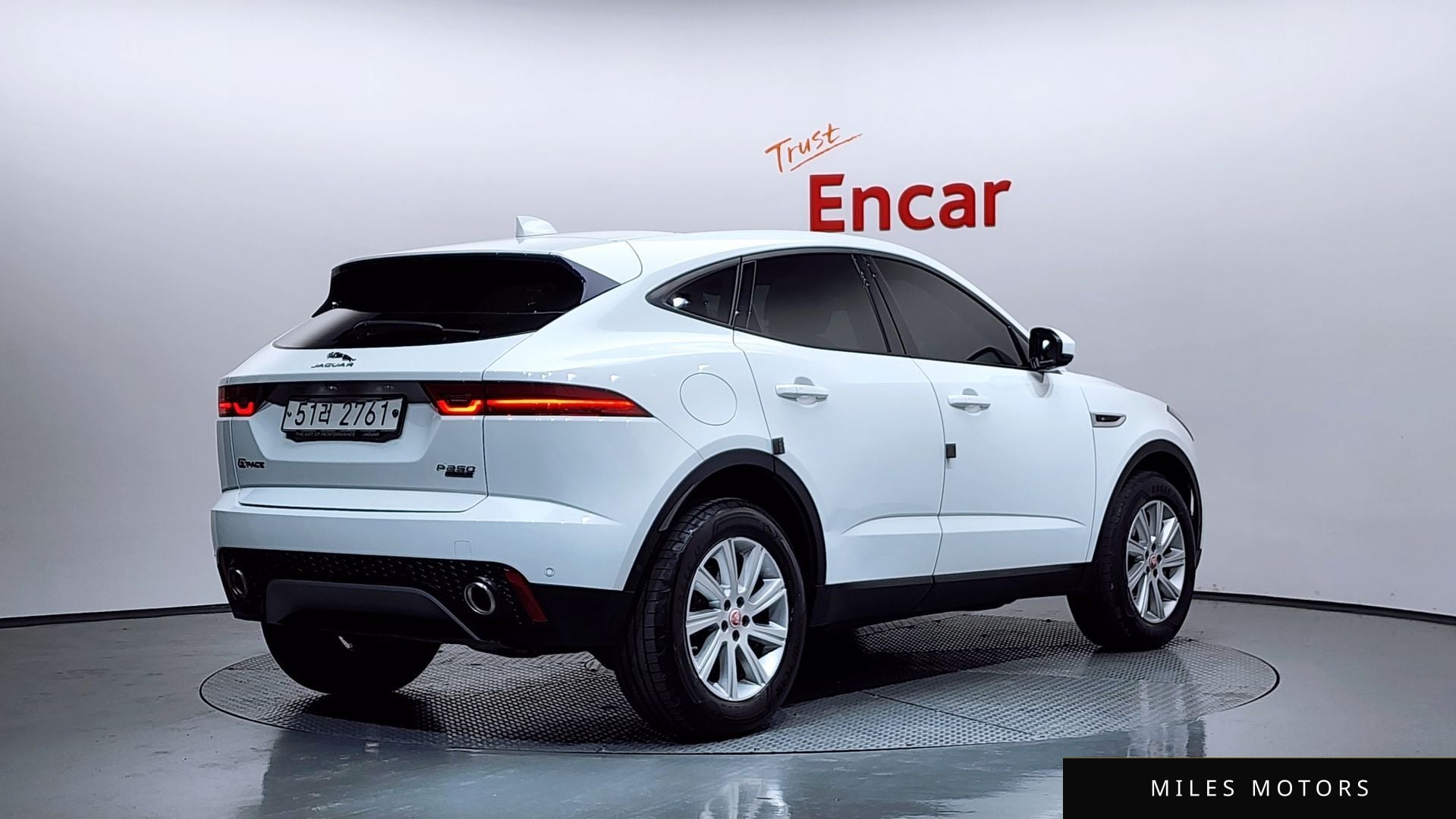Jaguar E-PACE 2018 — миниатюра 2