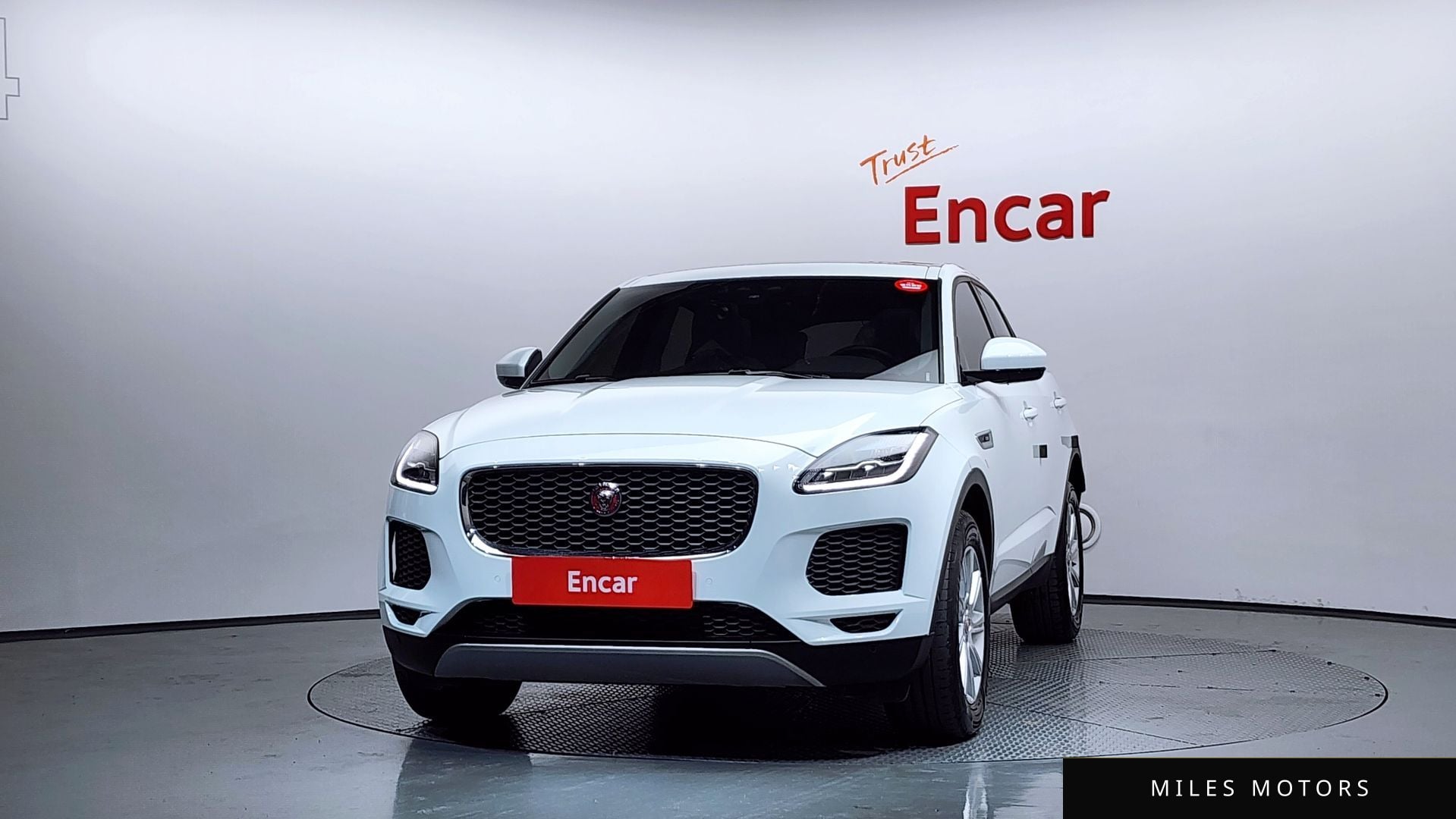 Jaguar E-PACE 2018 — миниатюра 3