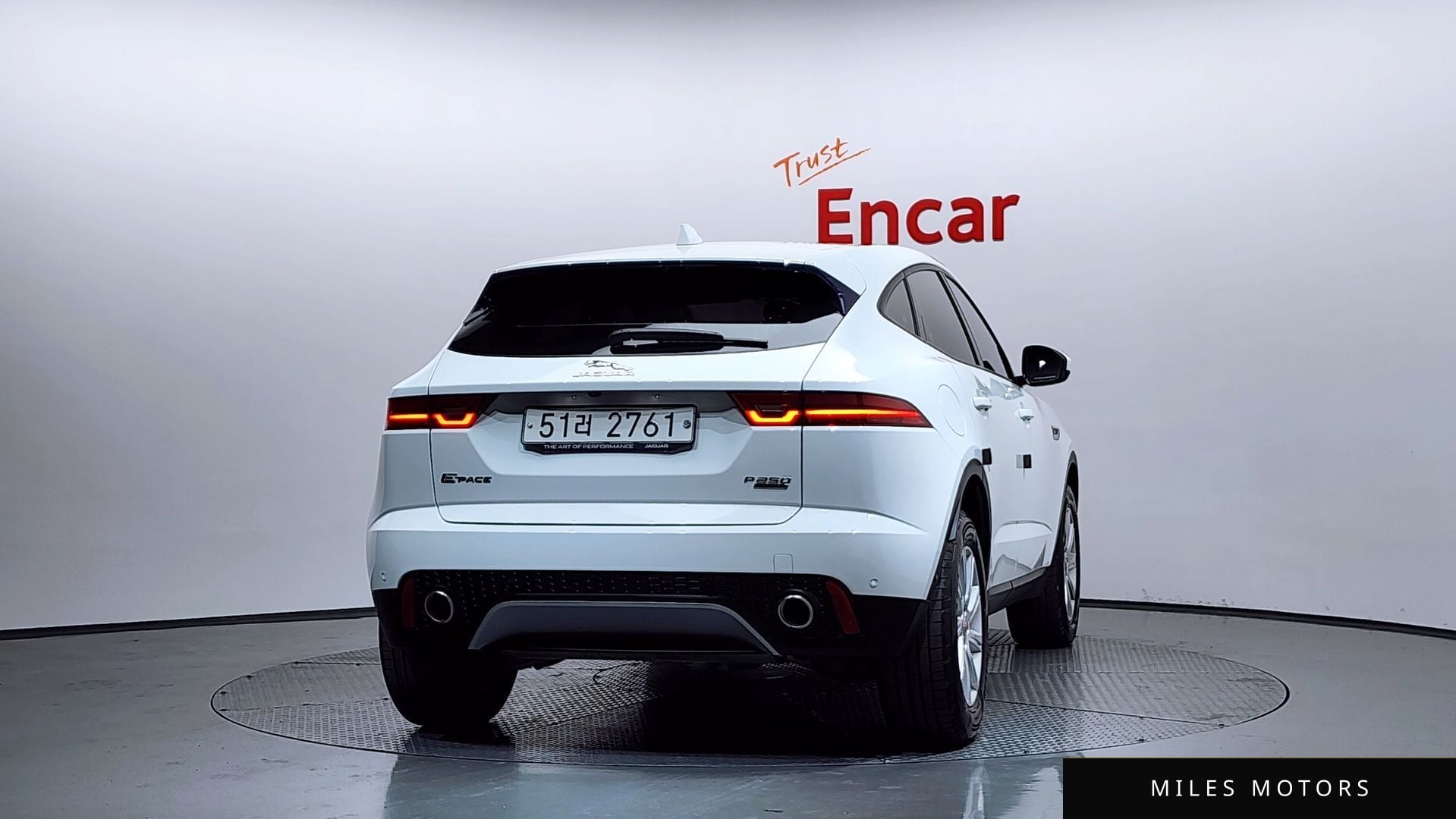 Jaguar E-PACE 2018 — миниатюра 4