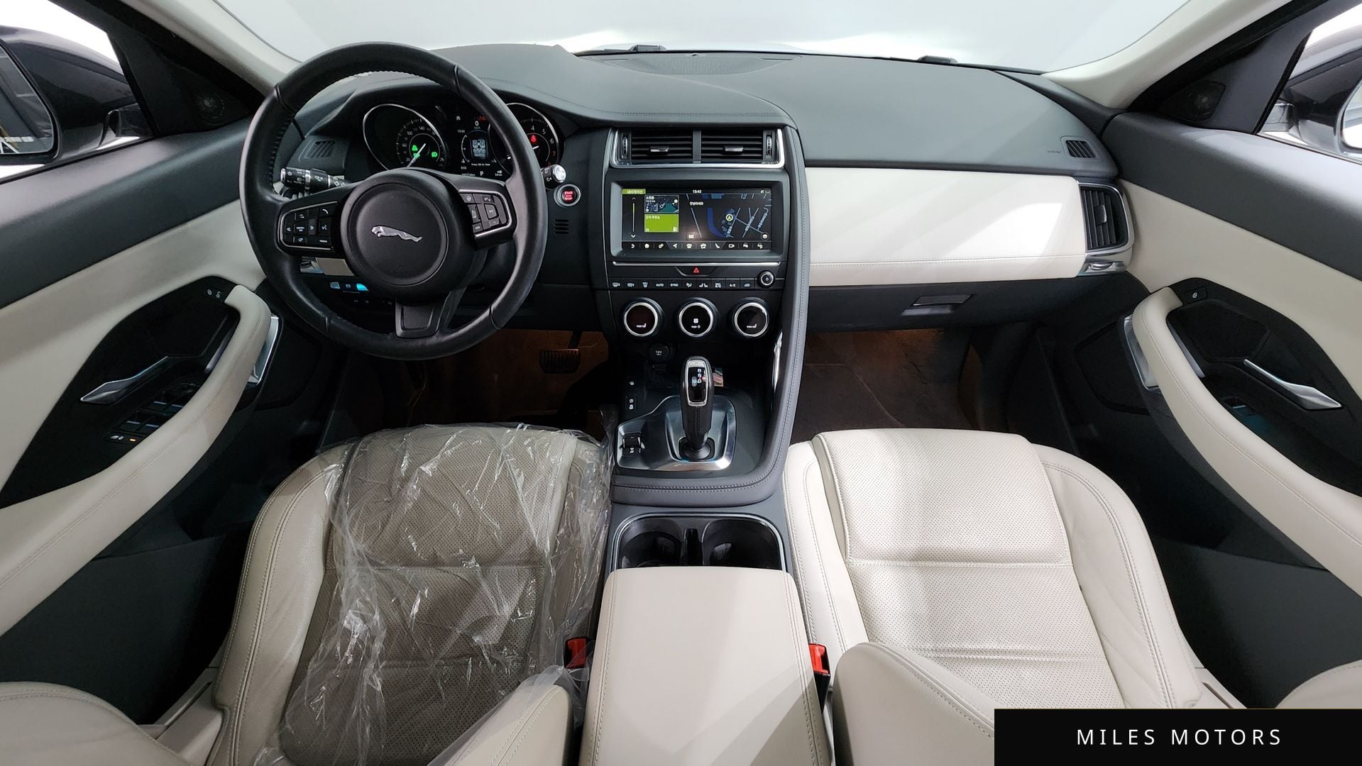 Jaguar E-PACE 2018 — миниатюра 10