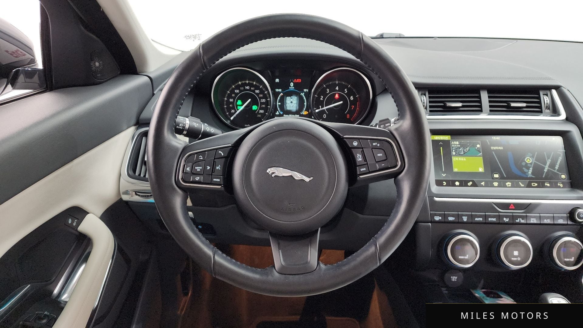Jaguar E-PACE 2018 — миниатюра 18