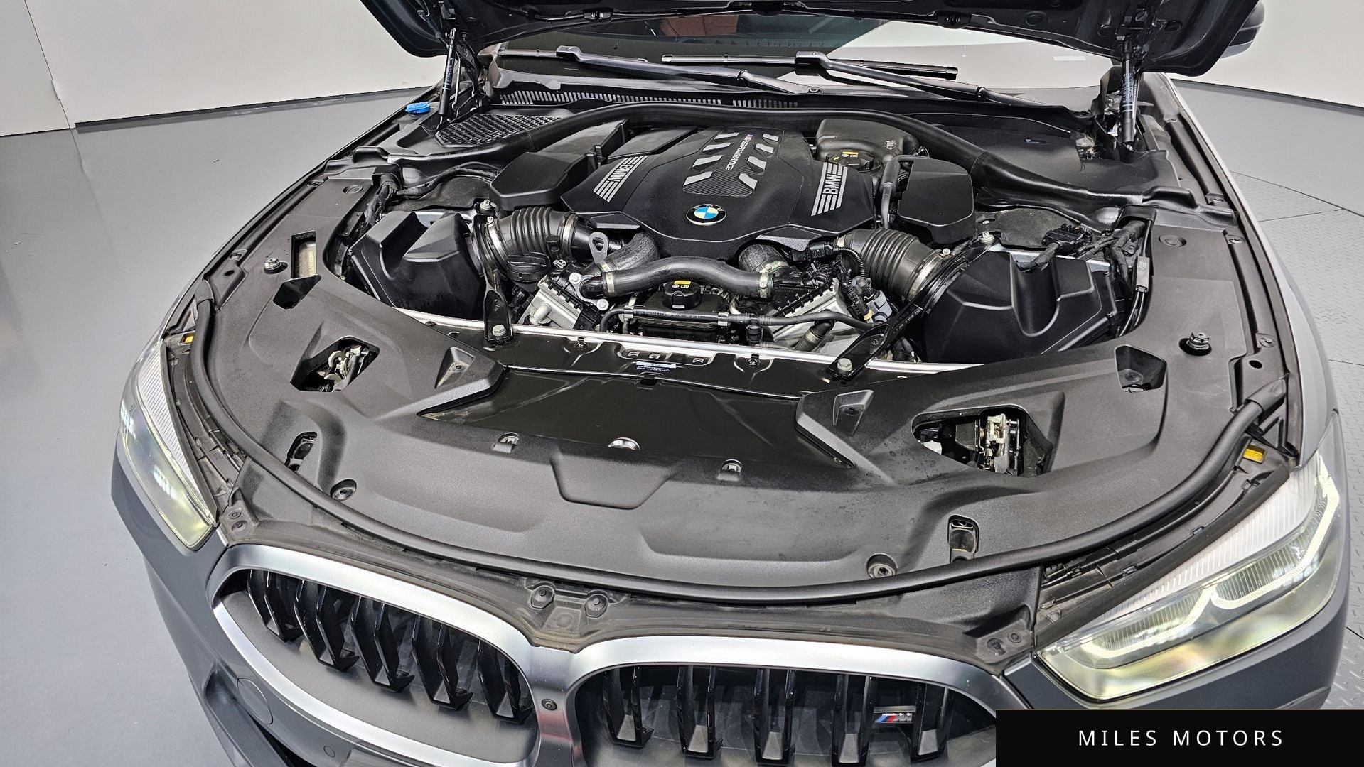 BMW 8시리즈 (G15) 2023 — миниатюра 6