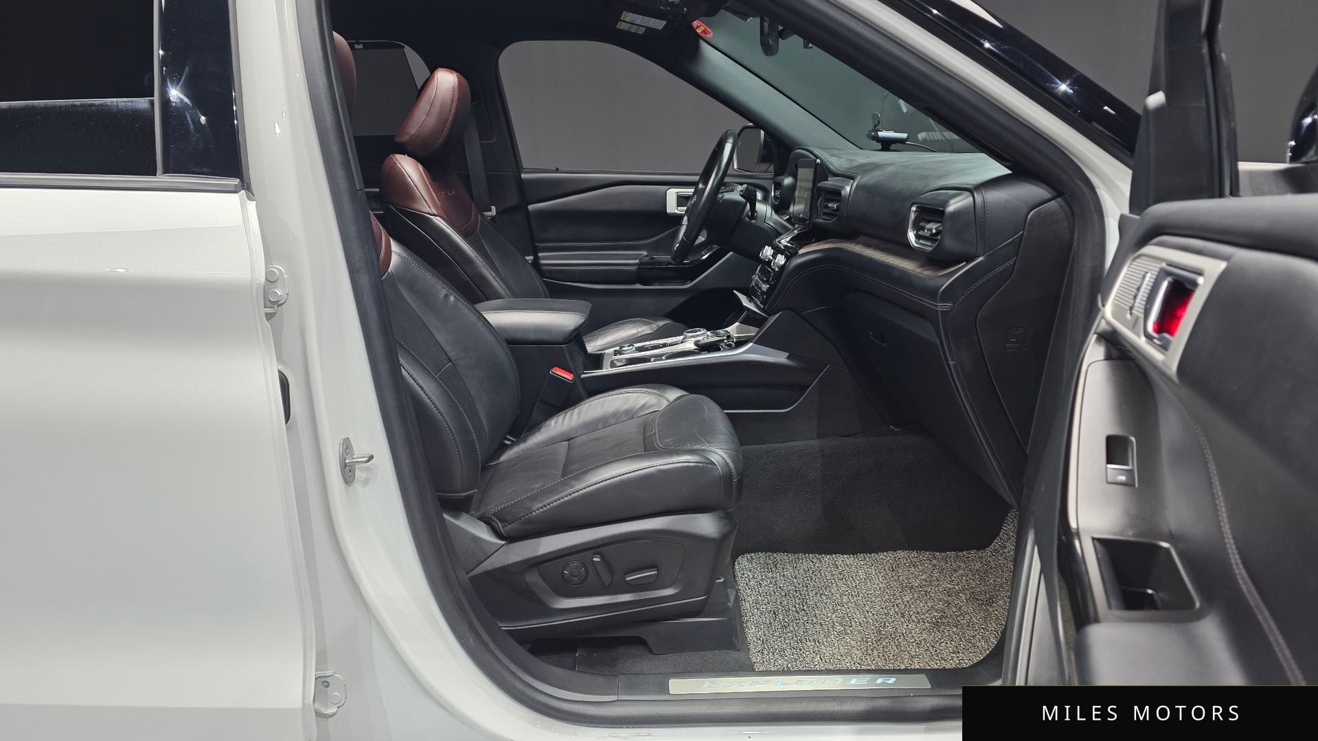 Ford Explorer 2022 — миниатюра 17