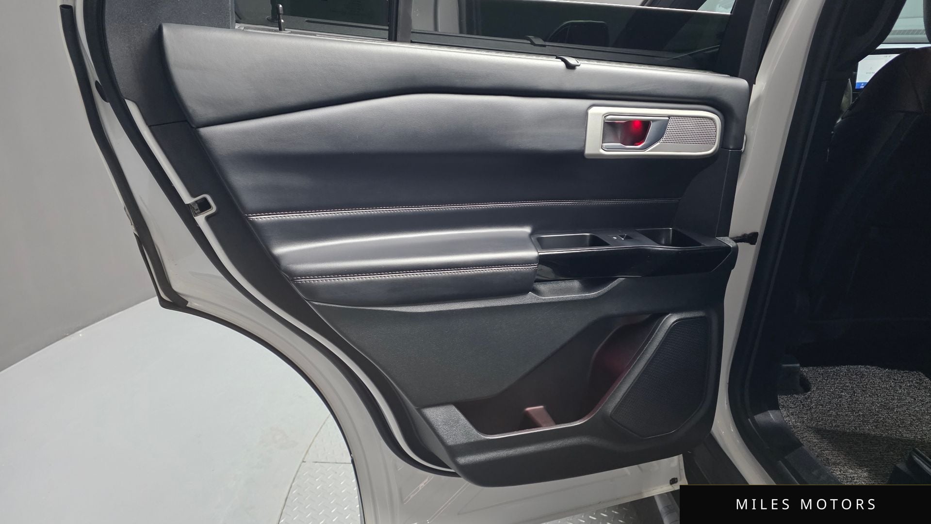 Ford Explorer 2022 — миниатюра 15