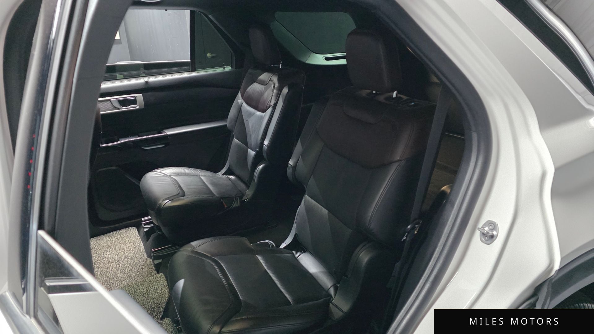 Ford Explorer 2022 — миниатюра 16