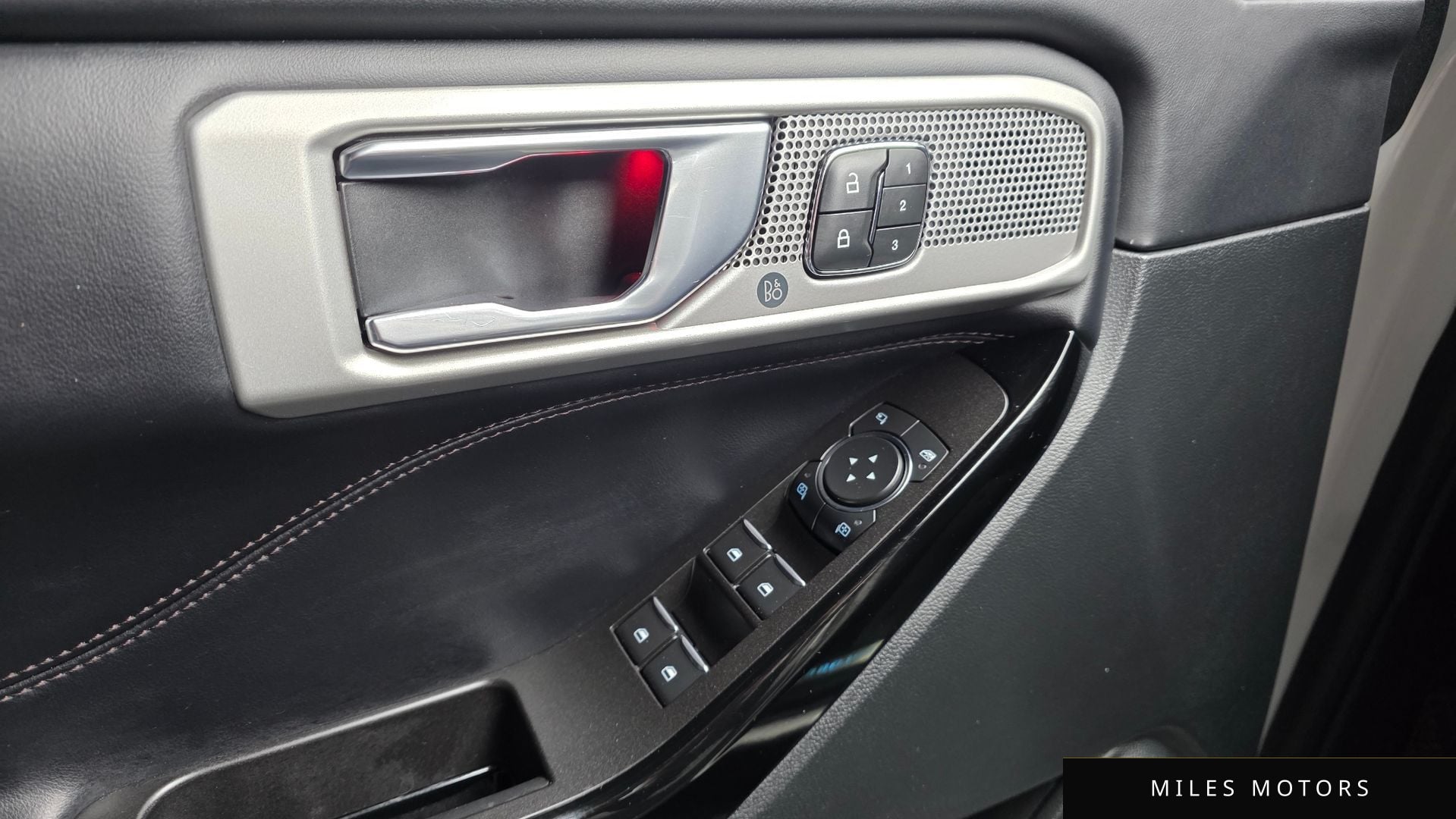Ford Explorer 2022 — миниатюра 28