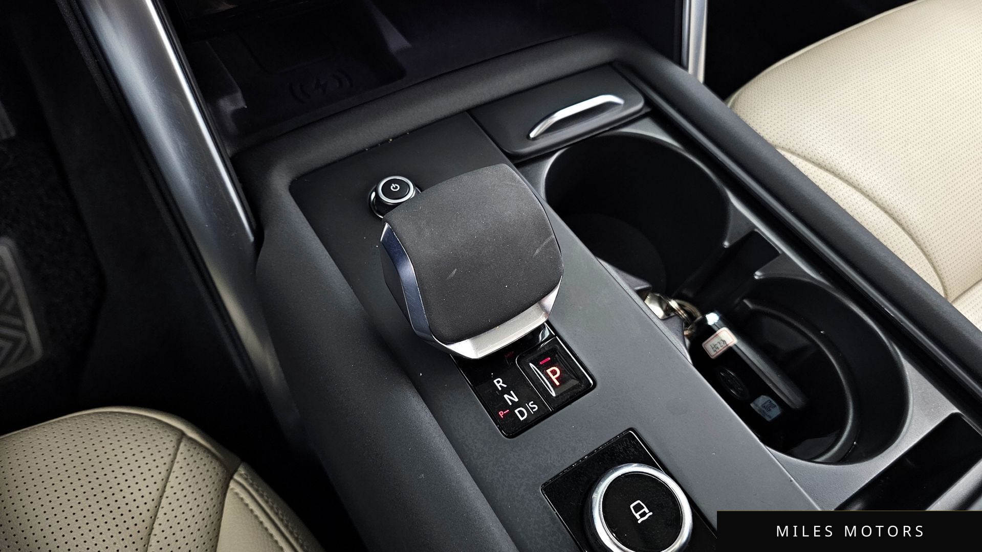 Land Rover Discovery 2022 — миниатюра 9