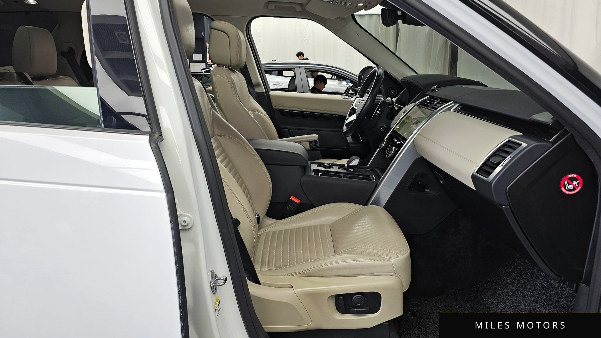 Land Rover Discovery 2022 — миниатюра 11