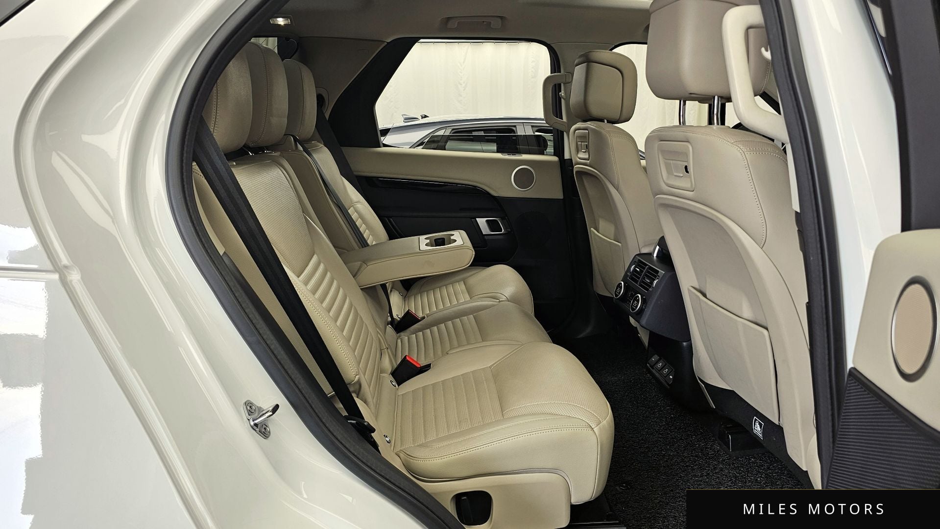 Land Rover Discovery 2022 — миниатюра 12